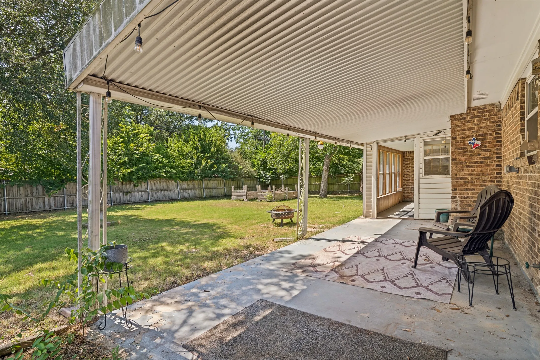 Single Family Residence For Sale in Kaufman County , 1107 Royal Drive, Kaufman, Texas 75142, 3 Bedroom, 2 Bathroom, 2 Garage spaces, 1,735 Sqft, built in 1970, mls#21326558, Real Estate Agent in Kaufman, Homes For Sale in Kaufman county, Homes For Sale in Kaufman, Realtor in Kaufman Texas, Real Estate Brokerage Independent Realty Texas, Luminita Cordes Realtor