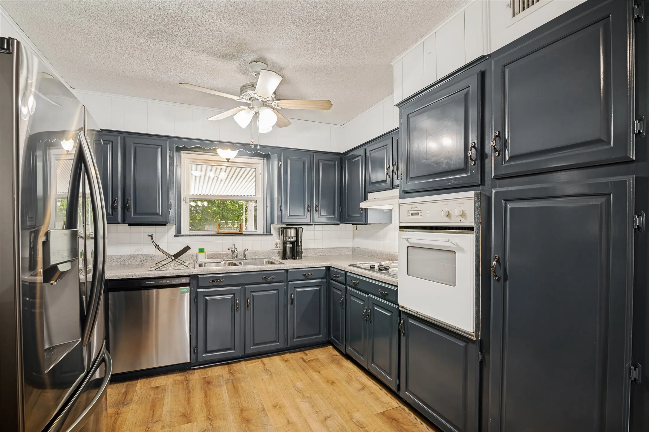 Single Family Residence For Sale in Kaufman County , 1107 Royal Drive, Kaufman, Texas 75142, 3 Bedroom, 2 Bathroom, 2 Garage spaces, 1,735 Sqft, built in 1970, mls#21326558, Real Estate Agent in Kaufman, Homes For Sale in Kaufman county, Homes For Sale in Kaufman, Realtor in Kaufman Texas, Real Estate Brokerage Independent Realty Texas, Luminita Cordes Realtor