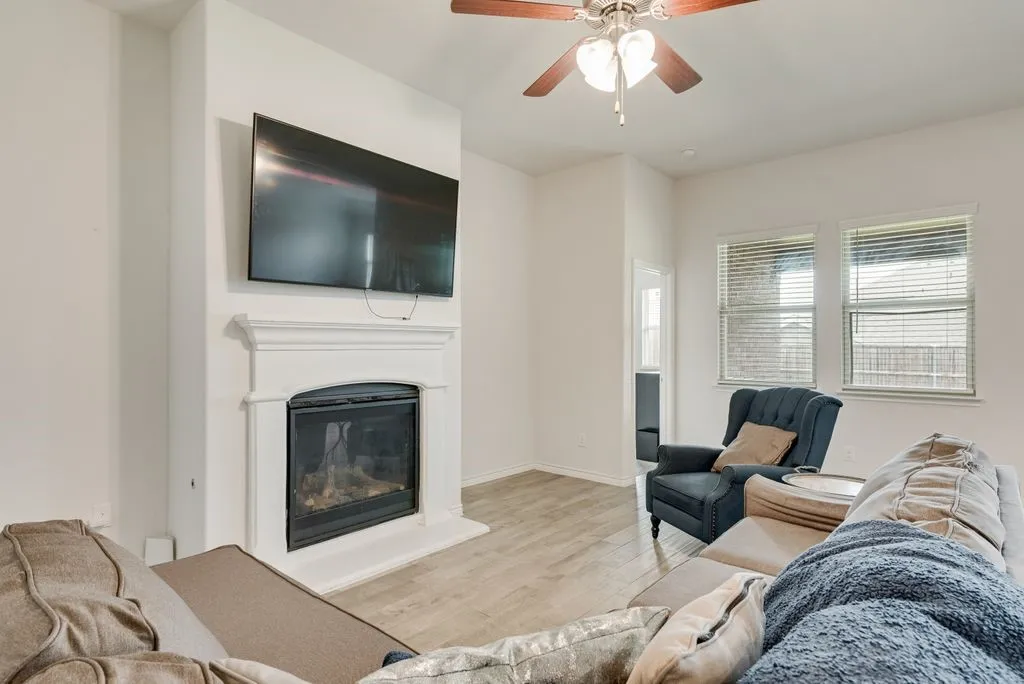 Single Family Residence For Sale in Kaufman County , 6105 Gritten Drive, Forney, Texas 75126, 4 Bedroom, 2 Bathroom, 2 Garage spaces, 1,805 Sqft, built in 2019, mls#21313764, Real Estate Agent in Forney, Homes For Sale in Kaufman county, Homes For Sale in Forney, Realtor in Forney Texas, Real Estate Brokerage Independent Realty Texas, Luminita Cordes Realtor