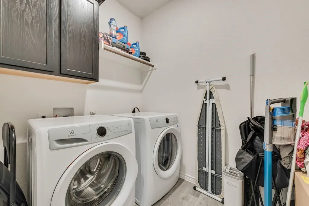 Single Family Residence For Sale in Kaufman County , 6105 Gritten Drive, Forney, Texas 75126, 4 Bedroom, 2 Bathroom, 2 Garage spaces, 1,805 Sqft, built in 2019, mls#21313764, Real Estate Agent in Forney, Homes For Sale in Kaufman county, Homes For Sale in Forney, Realtor in Forney Texas, Real Estate Brokerage Independent Realty Texas, Luminita Cordes Realtor