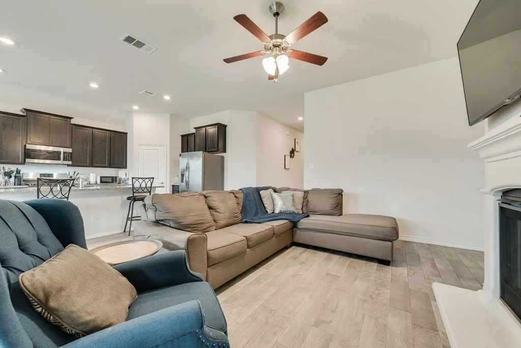 Single Family Residence For Sale in Kaufman County , 6105 Gritten Drive, Forney, Texas 75126, 4 Bedroom, 2 Bathroom, 2 Garage spaces, 1,805 Sqft, built in 2019, mls#21313764, Real Estate Agent in Forney, Homes For Sale in Kaufman county, Homes For Sale in Forney, Realtor in Forney Texas, Real Estate Brokerage Independent Realty Texas, Luminita Cordes Realtor