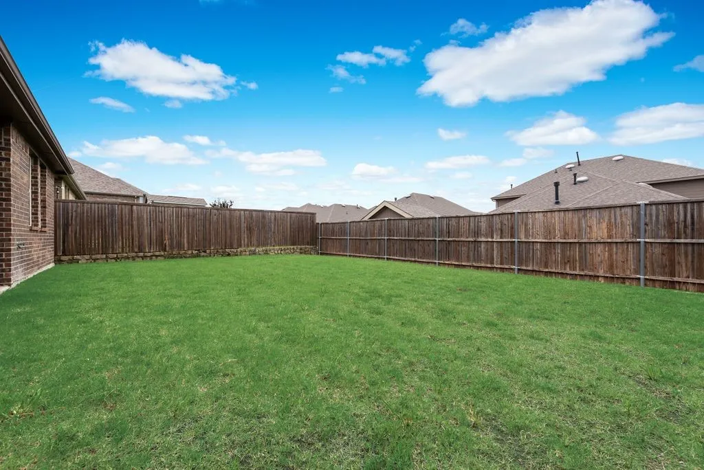 Single Family Residence For Sale in Kaufman County , 6105 Gritten Drive, Forney, Texas 75126, 4 Bedroom, 2 Bathroom, 2 Garage spaces, 1,805 Sqft, built in 2019, mls#21313764, Real Estate Agent in Forney, Homes For Sale in Kaufman county, Homes For Sale in Forney, Realtor in Forney Texas, Real Estate Brokerage Independent Realty Texas, Luminita Cordes Realtor