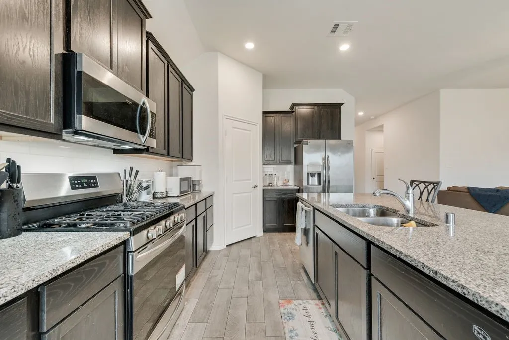 Single Family Residence For Sale in Kaufman County , 6105 Gritten Drive, Forney, Texas 75126, 4 Bedroom, 2 Bathroom, 2 Garage spaces, 1,805 Sqft, built in 2019, mls#21313764, Real Estate Agent in Forney, Homes For Sale in Kaufman county, Homes For Sale in Forney, Realtor in Forney Texas, Real Estate Brokerage Independent Realty Texas, Luminita Cordes Realtor