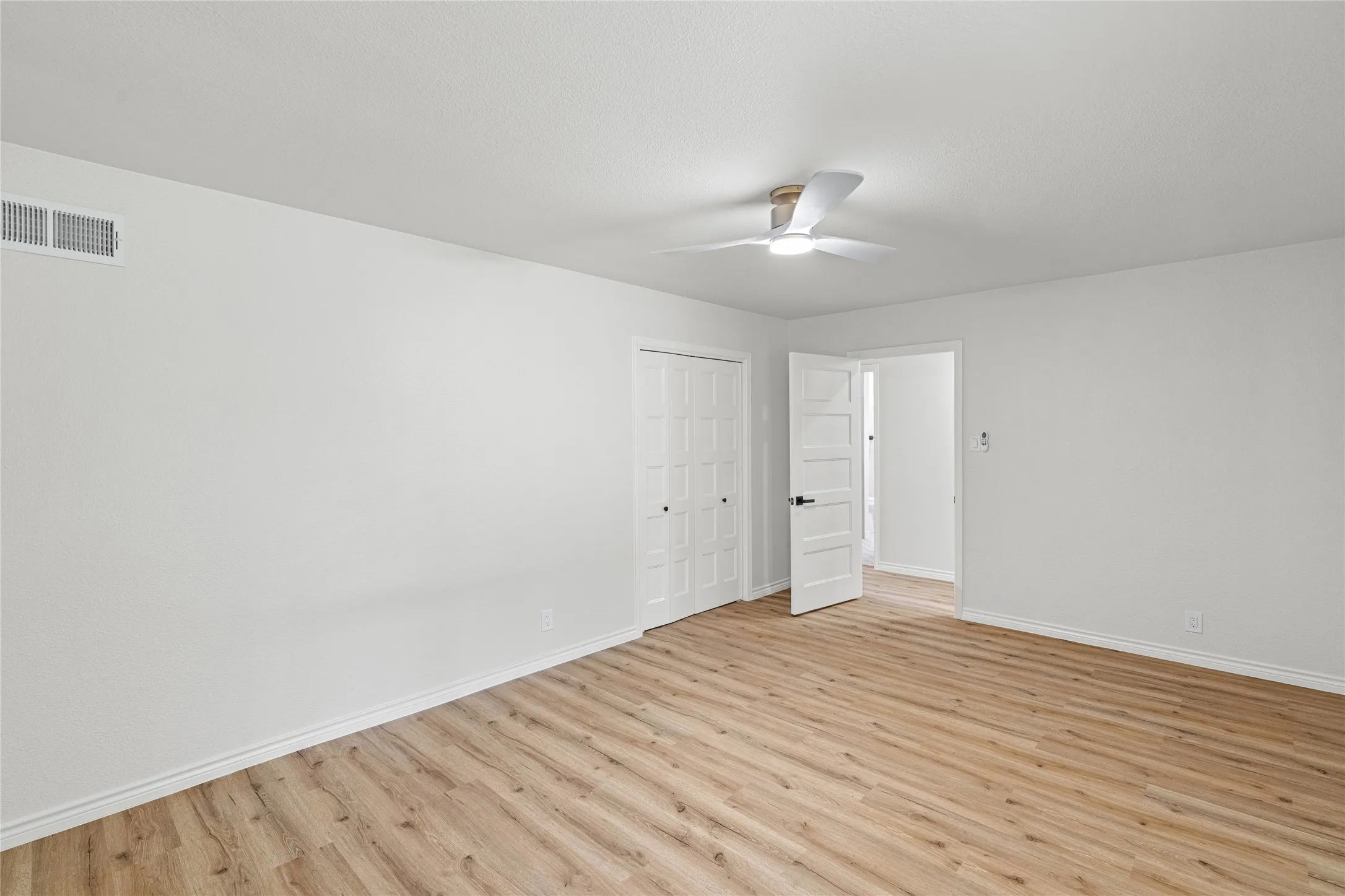 Single Family Residence For Sale in Hunt County , 5208 Stonewall Street, Greenville, Texas 75402, 3 Bedrooms, 3 Bathrooms, 2 Garage spaces, 2,601 Sqft, built in 1975, Price $338,000, mls#21327174, Real Estate Agent in Greenville, Homes For Sale in Hunt county, Homes For Sale in Greenville, Realtor in Greenville Texas, Real Estate Brokerage Independent Realty Texas, Luminita Cordes Realtor