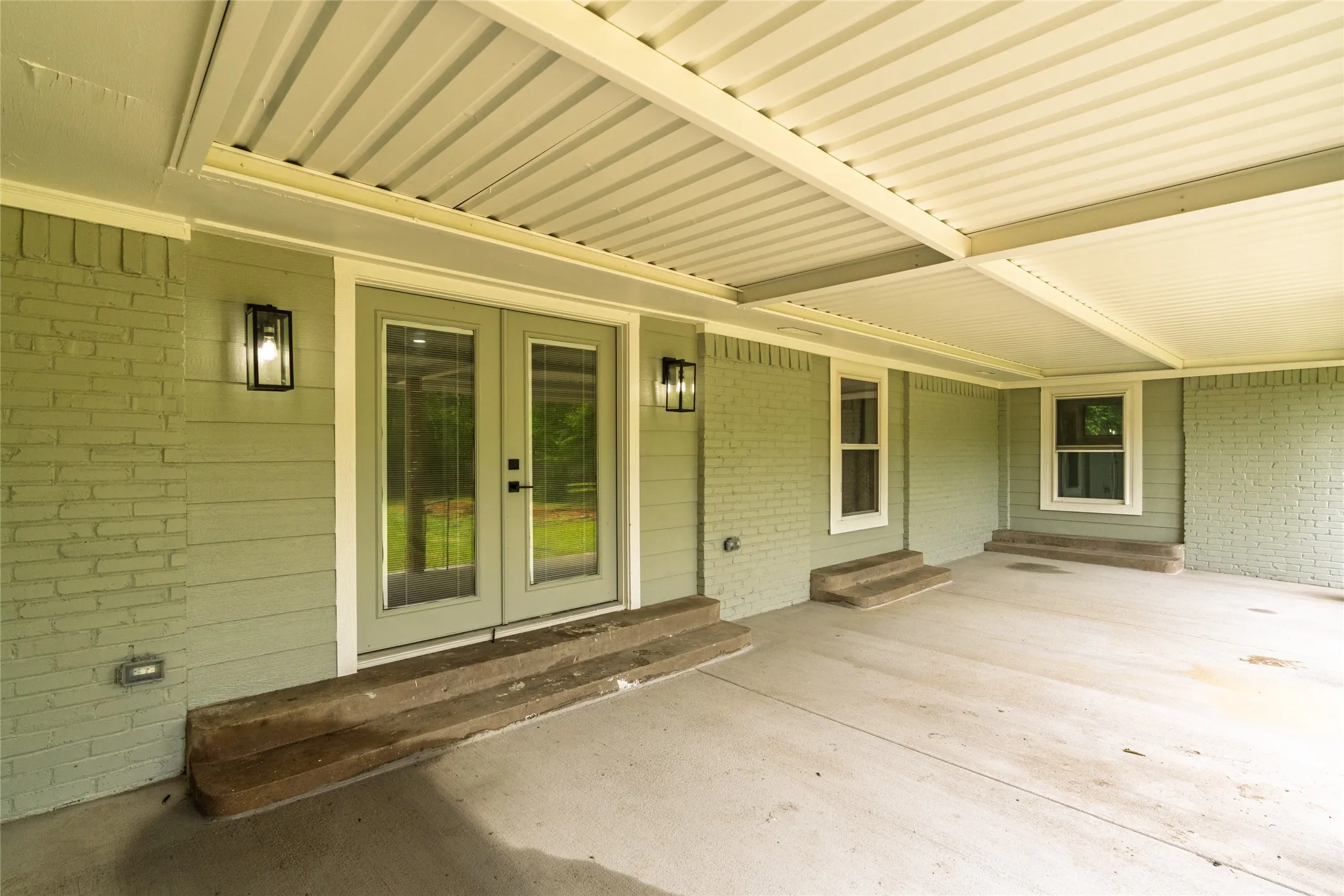 Single Family Residence For Sale in Hunt County , 5208 Stonewall Street, Greenville, Texas 75402, 3 Bedrooms, 3 Bathrooms, 2 Garage spaces, 2,601 Sqft, built in 1975, Price $338,000, mls#21327174, Real Estate Agent in Greenville, Homes For Sale in Hunt county, Homes For Sale in Greenville, Realtor in Greenville Texas, Real Estate Brokerage Independent Realty Texas, Luminita Cordes Realtor