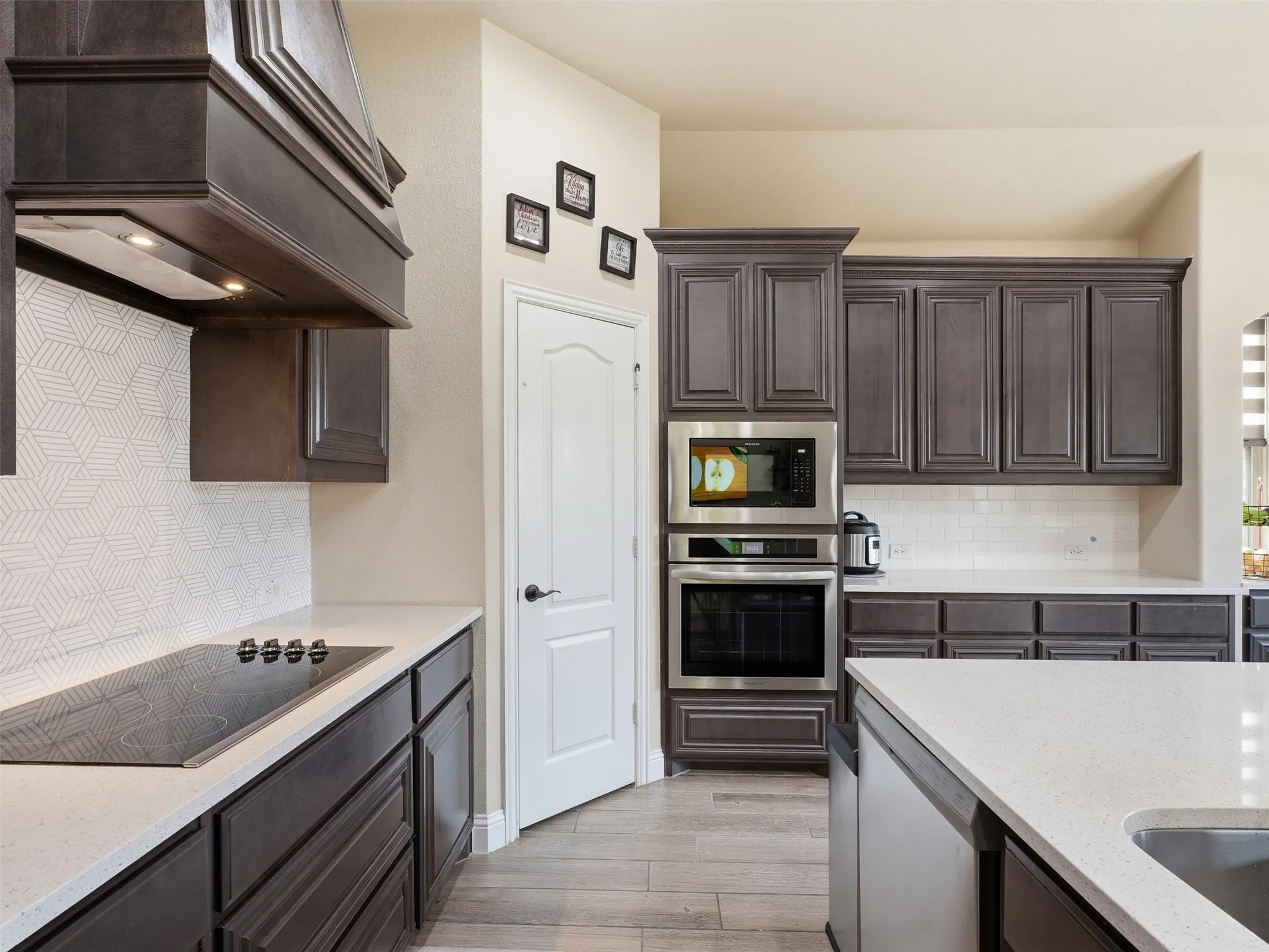 Single Family Residence For Sale in Tarrant County , 521 Ridgewater Trail, Fort Worth, Texas 76131, 6 Bedroom, 4 Bathroom, 3 Garage spaces, 3,930 Sqft, built in 2022, mls#21327180, Real Estate Agent in Fort Worth, Homes For Sale in Tarrant county, Homes For Sale in Fort Worth, Realtor in Fort Worth Texas, Real Estate Brokerage Independent Realty Texas, Luminita Cordes Realtor