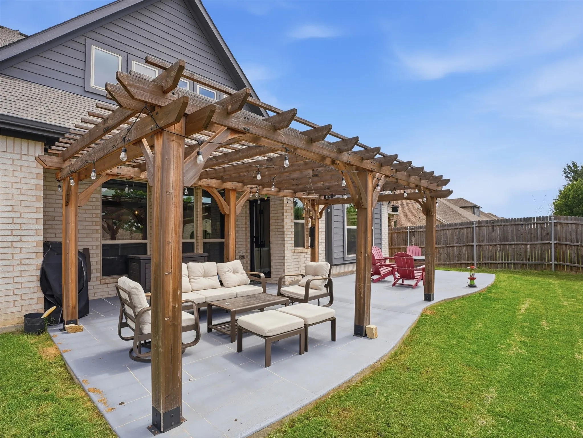 Single Family Residence For Sale in Tarrant County , 521 Ridgewater Trail, Fort Worth, Texas 76131, 6 Bedroom, 4 Bathroom, 3 Garage spaces, 3,930 Sqft, built in 2022, mls#21327180, Real Estate Agent in Fort Worth, Homes For Sale in Tarrant county, Homes For Sale in Fort Worth, Realtor in Fort Worth Texas, Real Estate Brokerage Independent Realty Texas, Luminita Cordes Realtor