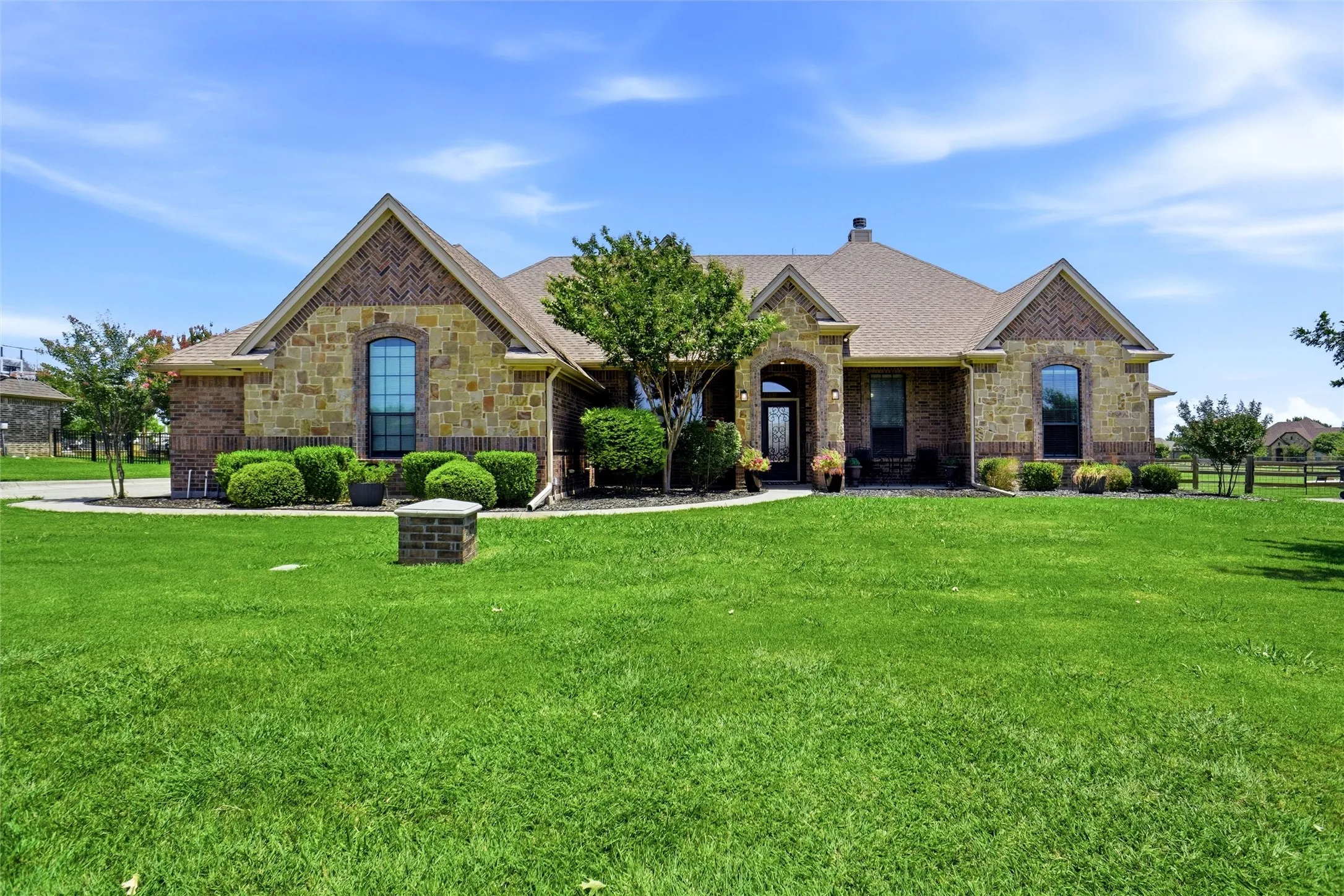 Single Family Residence For Sale in Tarrant County , 14216 Lucille Drive, Newark, Texas 76071, 4 Bedroom, 3 Bathroom, 3 Garage spaces, 2,785 Sqft, built in 2011, mls#21327189, Real Estate Agent in Newark, Homes For Sale in Tarrant county, Homes For Sale in Newark, Realtor in Newark Texas, Real Estate Brokerage Independent Realty Texas, Luminita Cordes Realtor
