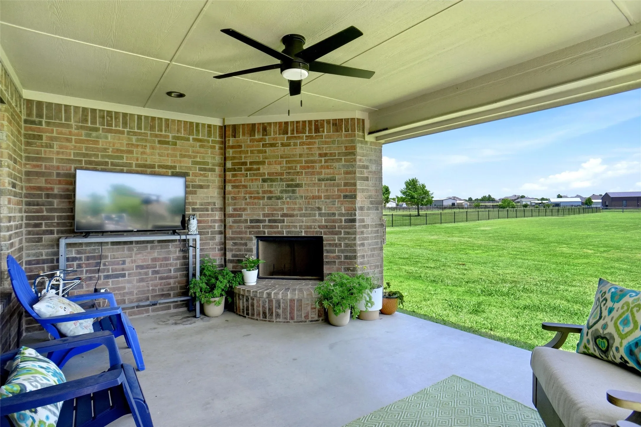Single Family Residence For Sale in Tarrant County , 14216 Lucille Drive, Newark, Texas 76071, 4 Bedroom, 3 Bathroom, 3 Garage spaces, 2,785 Sqft, built in 2011, mls#21327189, Real Estate Agent in Newark, Homes For Sale in Tarrant county, Homes For Sale in Newark, Realtor in Newark Texas, Real Estate Brokerage Independent Realty Texas, Luminita Cordes Realtor