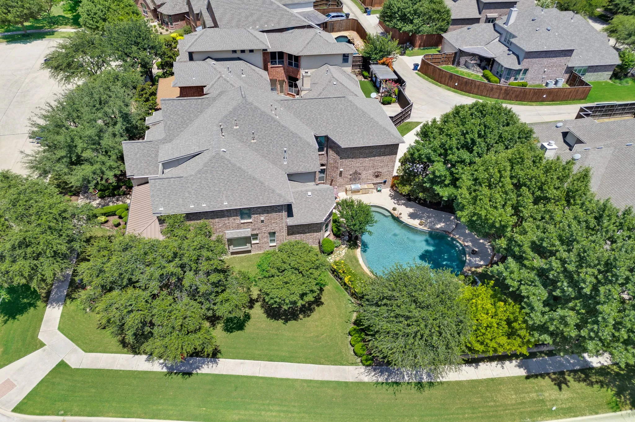 Single Family Residence For Sale in Collin County , 8572 Rochdale Court, Frisco, Texas 75035, 4 Bedroom, 4 Bathroom, 2 Garage spaces, 5,073 Sqft, built in 2006, mls#21327109, Real Estate Agent in Frisco, Homes For Sale in Collin county, Homes For Sale in Frisco, Realtor in Frisco Texas, Real Estate Brokerage Independent Realty Texas, Luminita Cordes Realtor