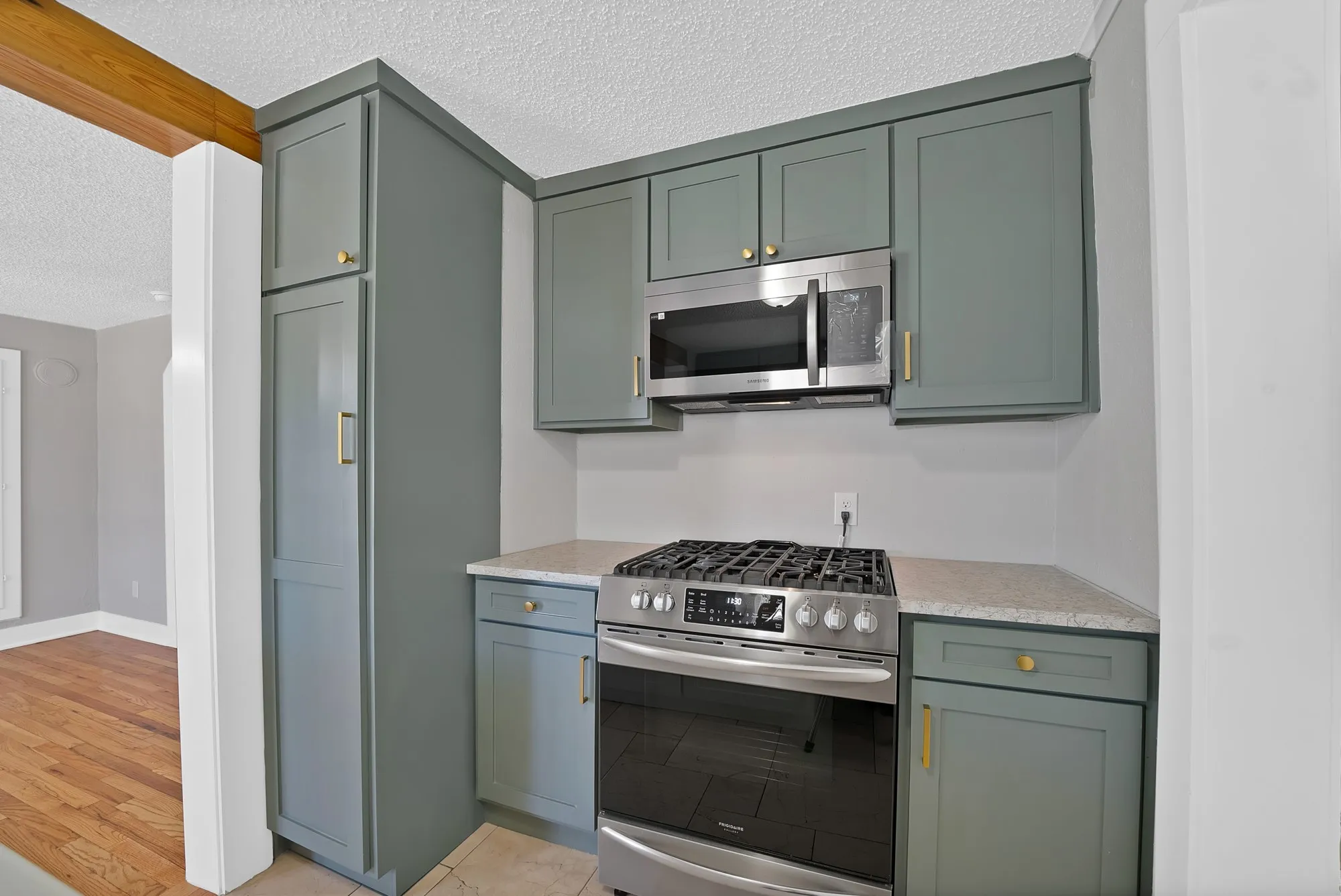 Single Family Residence For Sale in Tarrant County , 2724 E 12th Street, Fort Worth, Texas 76111, 3 Bedroom, 2 Bathroom, 1 Garage spaces, 1,092 Sqft, built in 1927, mls#21327047, Real Estate Agent in Fort Worth, Homes For Sale in Tarrant county, Homes For Sale in Fort Worth, Realtor in Fort Worth Texas, Real Estate Brokerage Independent Realty Texas, Luminita Cordes Realtor