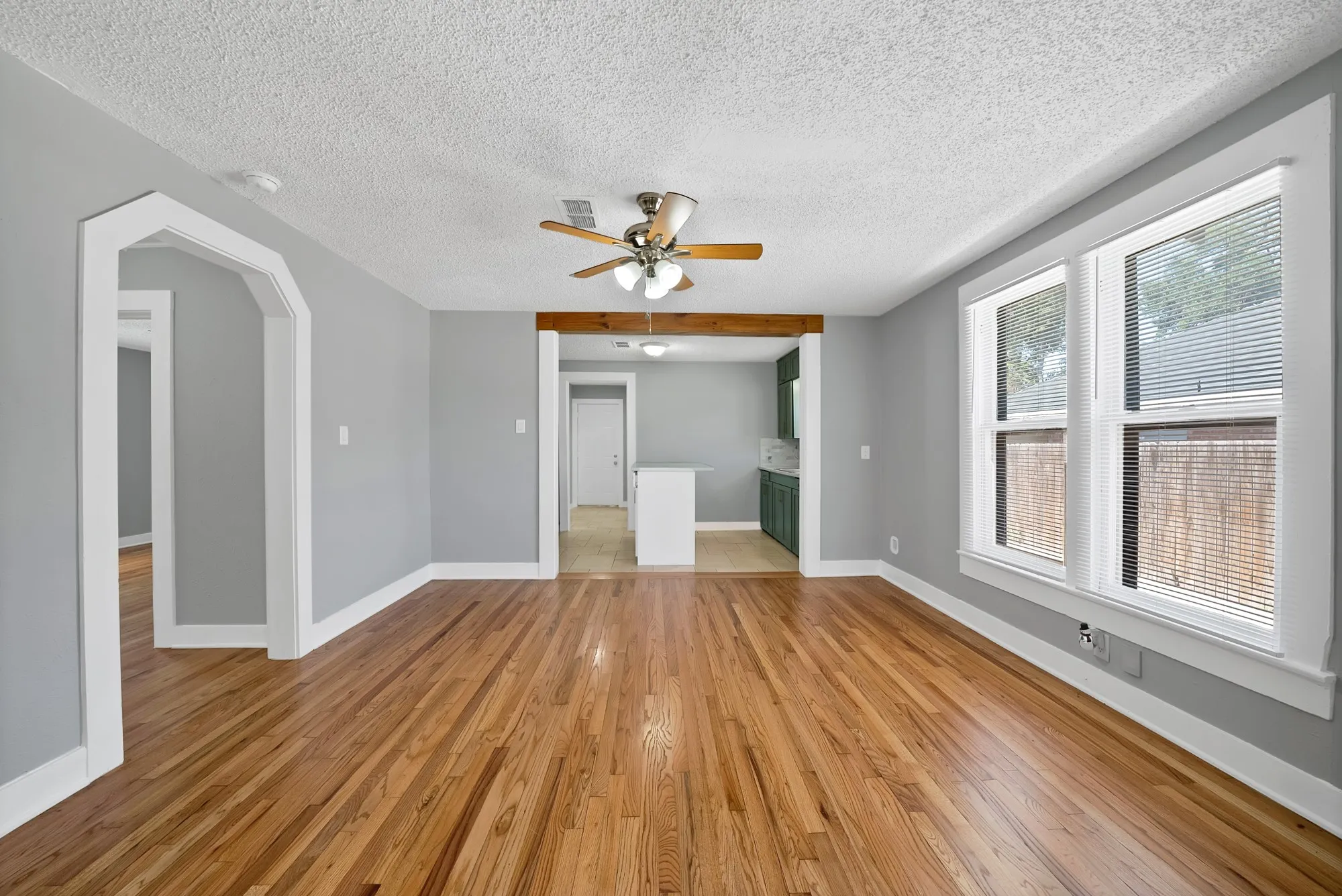 Single Family Residence For Sale in Tarrant County , 2724 E 12th Street, Fort Worth, Texas 76111, 3 Bedroom, 2 Bathroom, 1 Garage spaces, 1,092 Sqft, built in 1927, mls#21327047, Real Estate Agent in Fort Worth, Homes For Sale in Tarrant county, Homes For Sale in Fort Worth, Realtor in Fort Worth Texas, Real Estate Brokerage Independent Realty Texas, Luminita Cordes Realtor