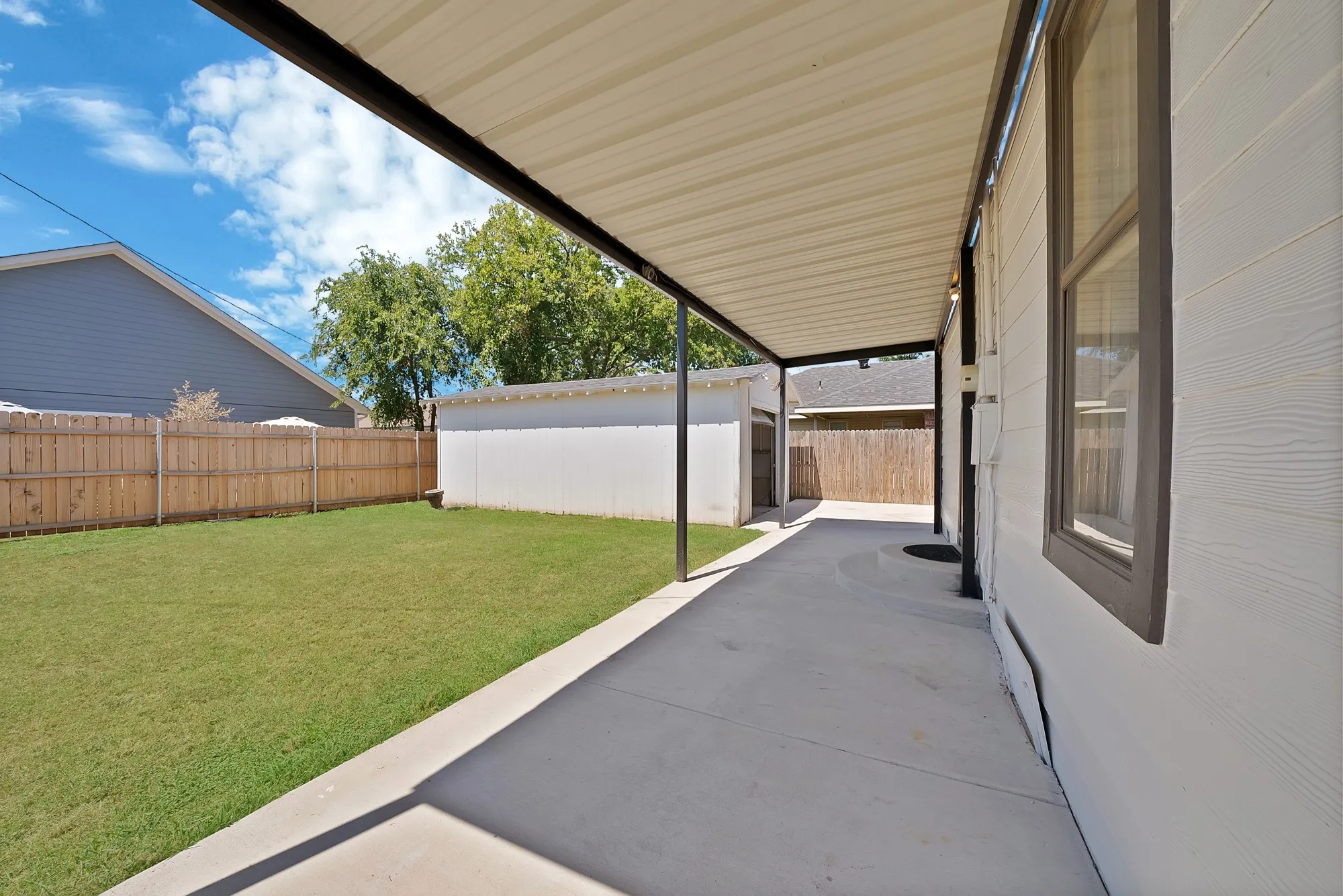 Single Family Residence For Sale in Tarrant County , 2724 E 12th Street, Fort Worth, Texas 76111, 3 Bedroom, 2 Bathroom, 1 Garage spaces, 1,092 Sqft, built in 1927, mls#21327047, Real Estate Agent in Fort Worth, Homes For Sale in Tarrant county, Homes For Sale in Fort Worth, Realtor in Fort Worth Texas, Real Estate Brokerage Independent Realty Texas, Luminita Cordes Realtor