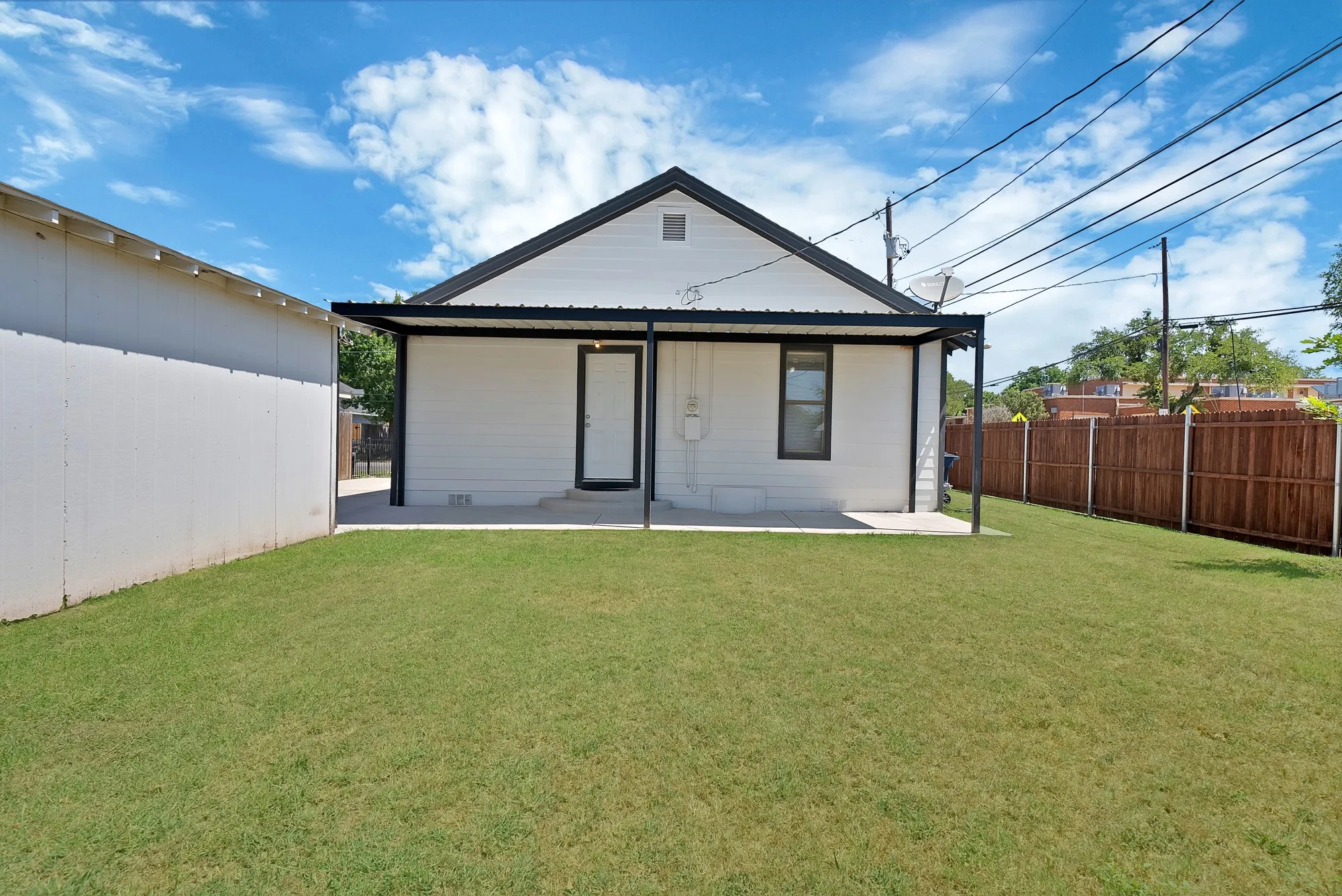 Single Family Residence For Sale in Tarrant County , 2724 E 12th Street, Fort Worth, Texas 76111, 3 Bedroom, 2 Bathroom, 1 Garage spaces, 1,092 Sqft, built in 1927, mls#21327047, Real Estate Agent in Fort Worth, Homes For Sale in Tarrant county, Homes For Sale in Fort Worth, Realtor in Fort Worth Texas, Real Estate Brokerage Independent Realty Texas, Luminita Cordes Realtor