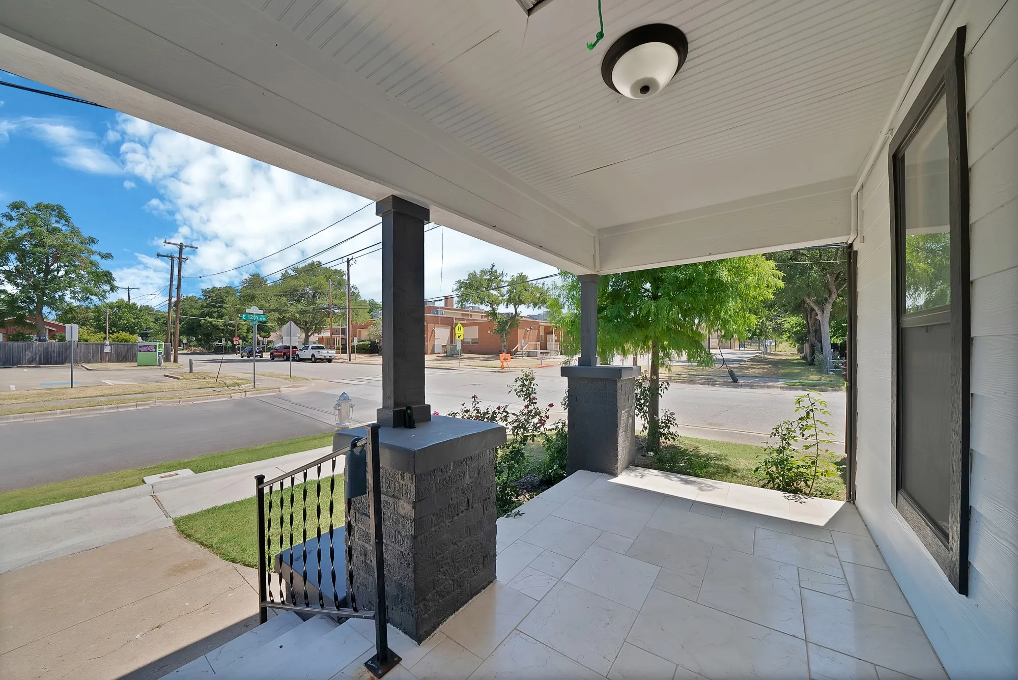 Single Family Residence For Sale in Tarrant County , 2724 E 12th Street, Fort Worth, Texas 76111, 3 Bedroom, 2 Bathroom, 1 Garage spaces, 1,092 Sqft, built in 1927, mls#21327047, Real Estate Agent in Fort Worth, Homes For Sale in Tarrant county, Homes For Sale in Fort Worth, Realtor in Fort Worth Texas, Real Estate Brokerage Independent Realty Texas, Luminita Cordes Realtor