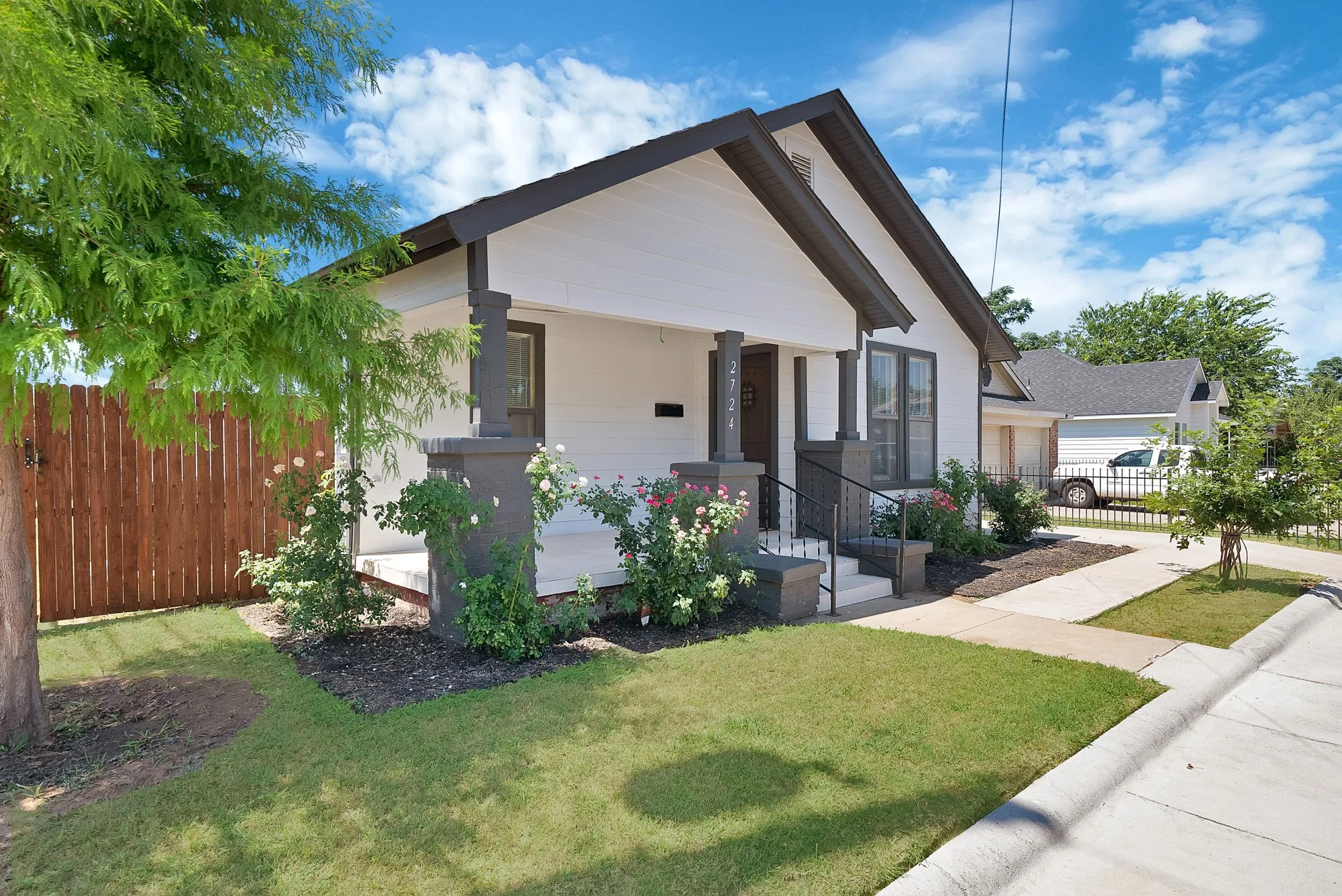 Single Family Residence For Sale in Tarrant County , 2724 E 12th Street, Fort Worth, Texas 76111, 3 Bedroom, 2 Bathroom, 1 Garage spaces, 1,092 Sqft, built in 1927, mls#21327047, Real Estate Agent in Fort Worth, Homes For Sale in Tarrant county, Homes For Sale in Fort Worth, Realtor in Fort Worth Texas, Real Estate Brokerage Independent Realty Texas, Luminita Cordes Realtor