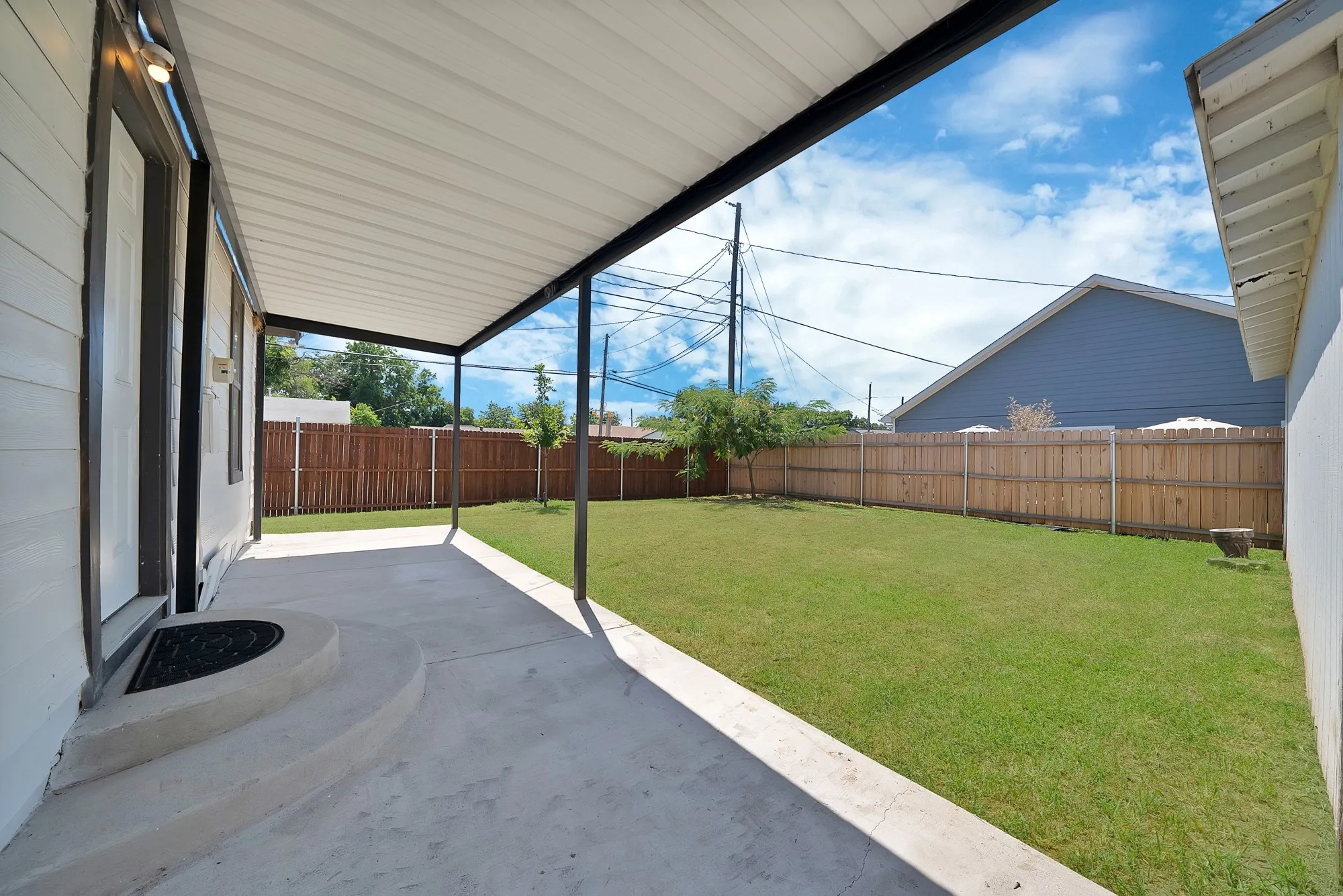 Single Family Residence For Sale in Tarrant County , 2724 E 12th Street, Fort Worth, Texas 76111, 3 Bedroom, 2 Bathroom, 1 Garage spaces, 1,092 Sqft, built in 1927, mls#21327047, Real Estate Agent in Fort Worth, Homes For Sale in Tarrant county, Homes For Sale in Fort Worth, Realtor in Fort Worth Texas, Real Estate Brokerage Independent Realty Texas, Luminita Cordes Realtor