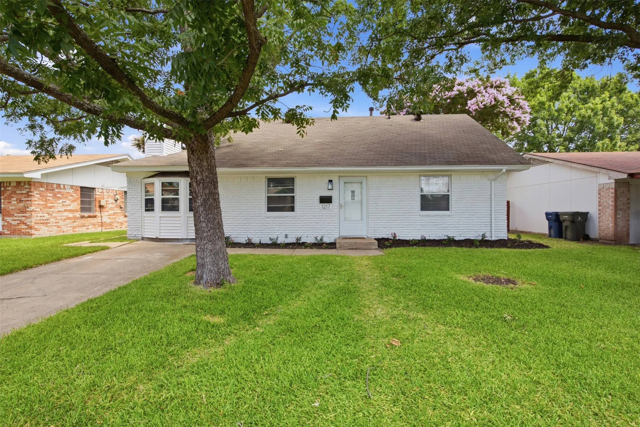 Single Family Residence For Sale in Dallas County , 1217 Rosewood Hills Drive, Garland, Texas 75040, 4 Bedroom, 2 Bathroom, Garage spaces, 1,557 Sqft, built in 1963, mls#21322962, Real Estate Agent in Garland, Homes For Sale in Dallas county, Homes For Sale in Garland, Realtor in Garland Texas, Real Estate Brokerage Independent Realty Texas, Luminita Cordes Realtor