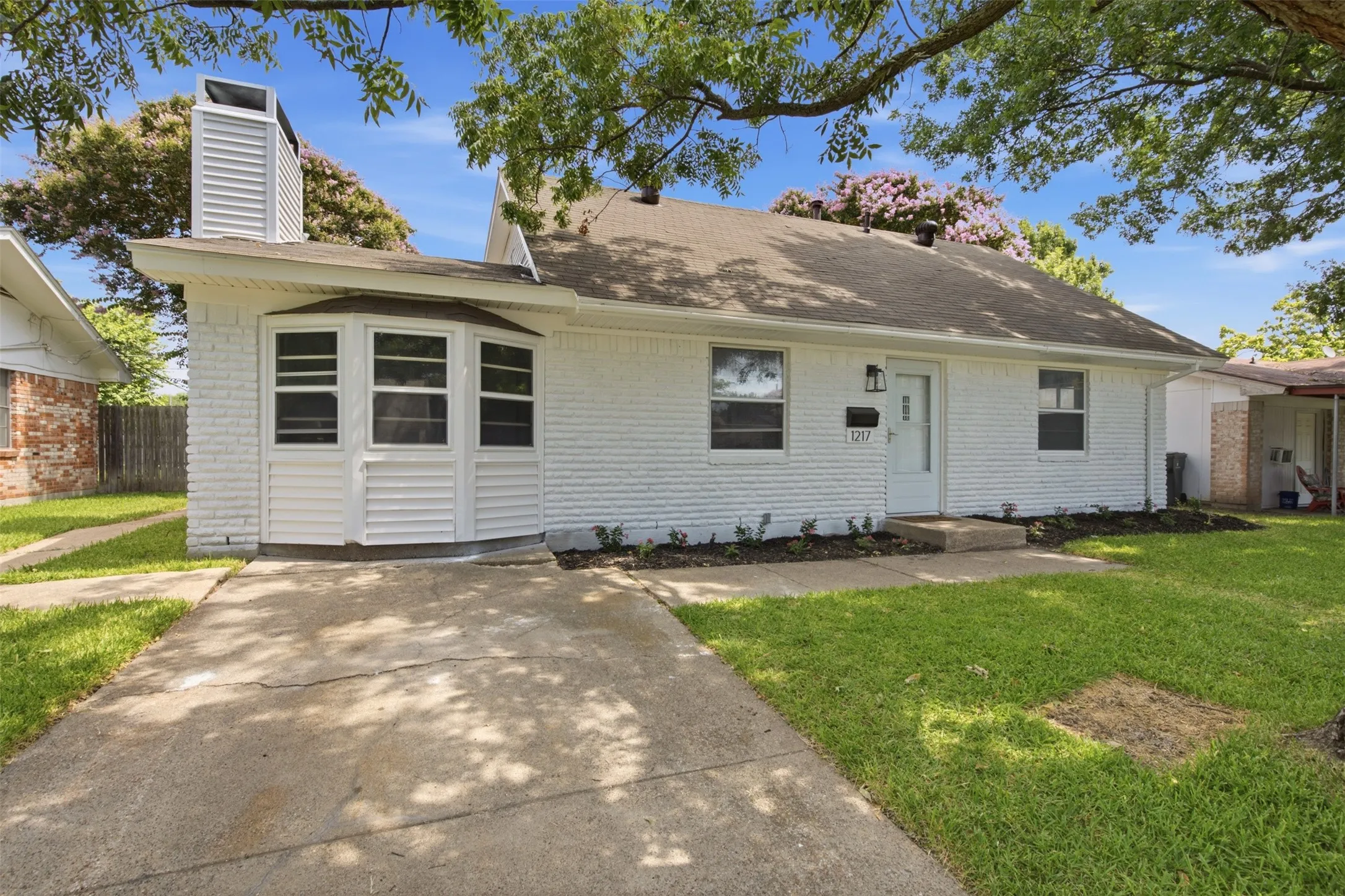 Single Family Residence For Sale in Dallas County , 1217 Rosewood Hills Drive, Garland, Texas 75040, 4 Bedroom, 2 Bathroom, Garage spaces, 1,557 Sqft, built in 1963, mls#21322962, Real Estate Agent in Garland, Homes For Sale in Dallas county, Homes For Sale in Garland, Realtor in Garland Texas, Real Estate Brokerage Independent Realty Texas, Luminita Cordes Realtor