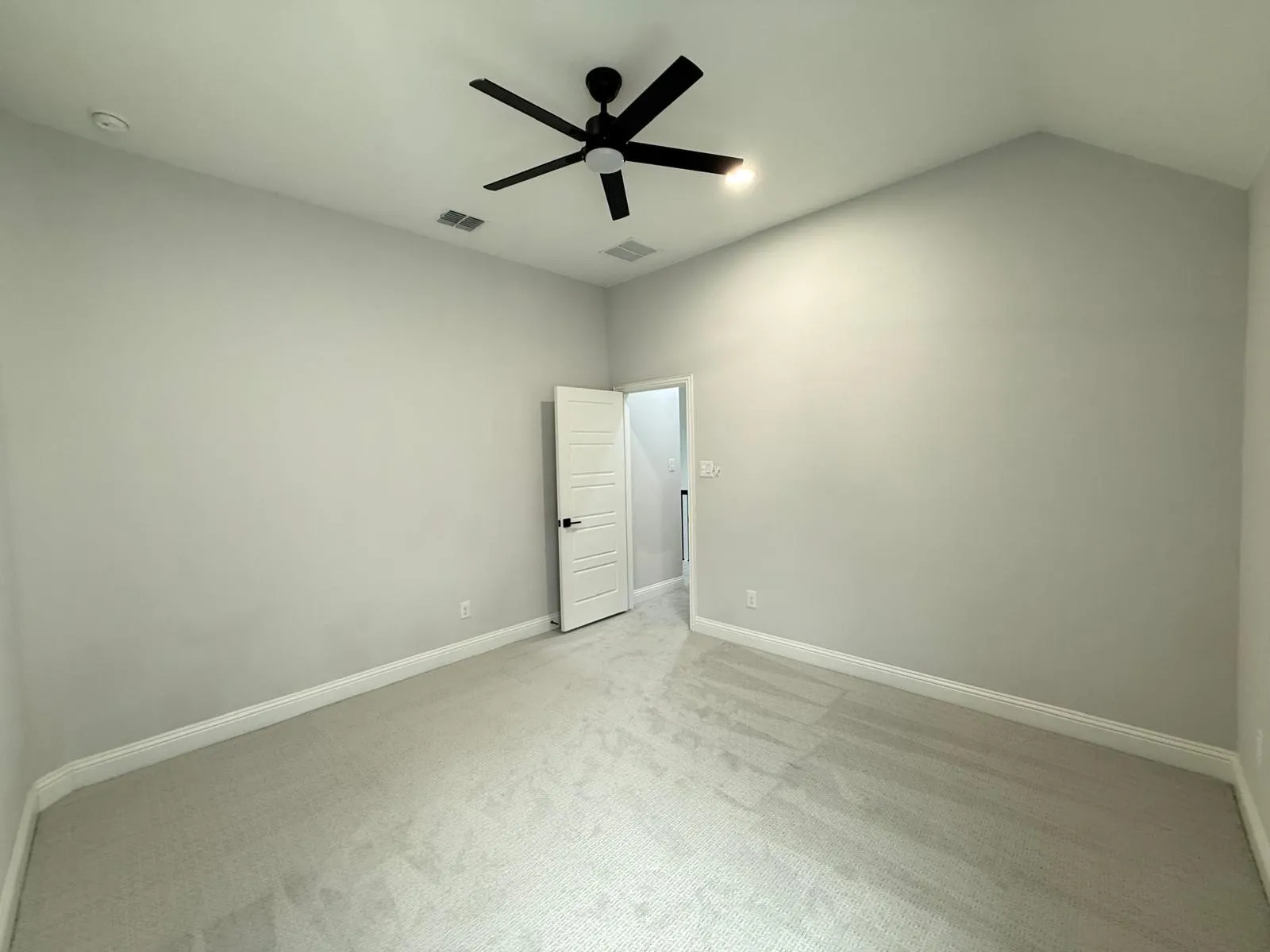 Single Family Residence For Rent in Collin County , 10678 Grayhead Drive, Frisco, Texas 75035, 4 Bedroom, 4 Bathroom, 2 Garage spaces, 2,971 Sqft, built in 2023, mls#21327239, Real Estate Agent in Frisco, Homes For Rent in Collin county, Homes For Rent in Frisco, Realtor in Frisco Texas, Real Estate Brokerage Independent Realty Texas, Luminita Cordes Realtor
