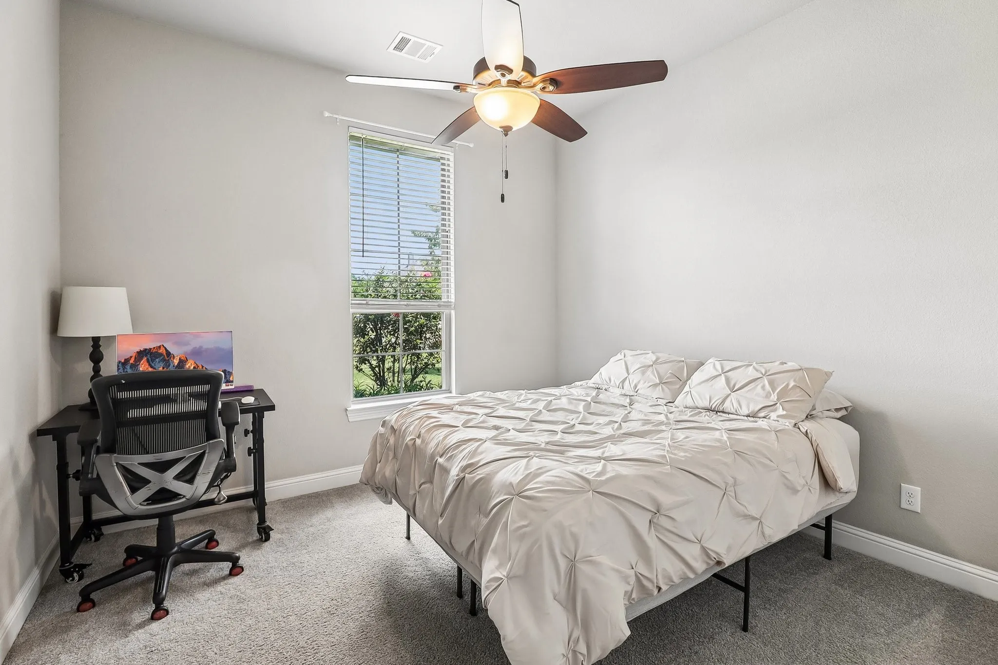 Single Family Residence For Sale in Ellis County , 1210 Bosque Lane, Midlothian, Texas 76065, 4 Bedroom, 3 Bathroom, 3 Garage spaces, 3,058 Sqft, built in 2020, mls#21327179, Real Estate Agent in Midlothian, Homes For Sale in Ellis county, Homes For Sale in Midlothian, Realtor in Midlothian Texas, Real Estate Brokerage Independent Realty Texas, Luminita Cordes Realtor