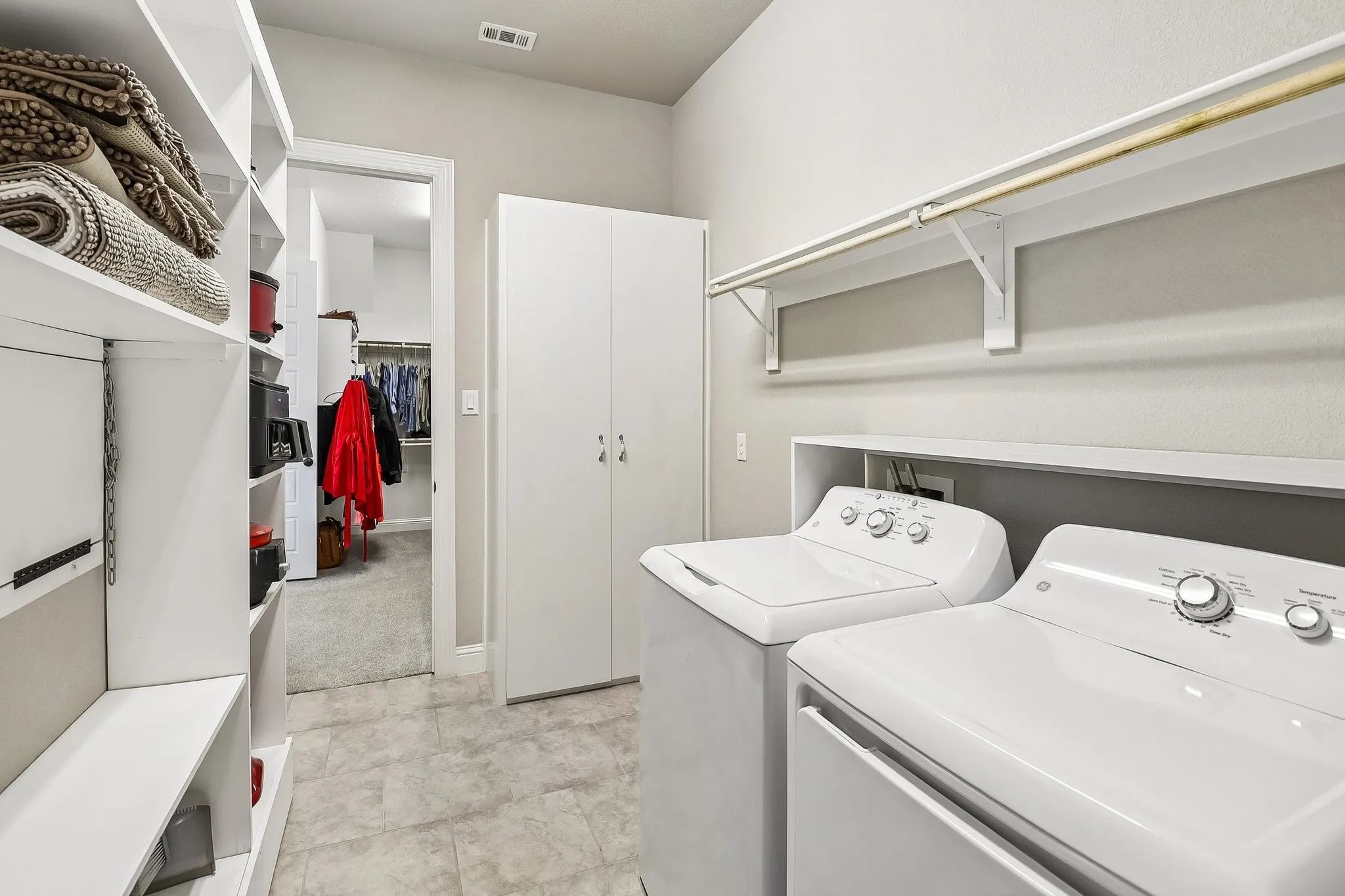 Single Family Residence For Sale in Ellis County , 1210 Bosque Lane, Midlothian, Texas 76065, 4 Bedroom, 3 Bathroom, 3 Garage spaces, 3,058 Sqft, built in 2020, mls#21327179, Real Estate Agent in Midlothian, Homes For Sale in Ellis county, Homes For Sale in Midlothian, Realtor in Midlothian Texas, Real Estate Brokerage Independent Realty Texas, Luminita Cordes Realtor