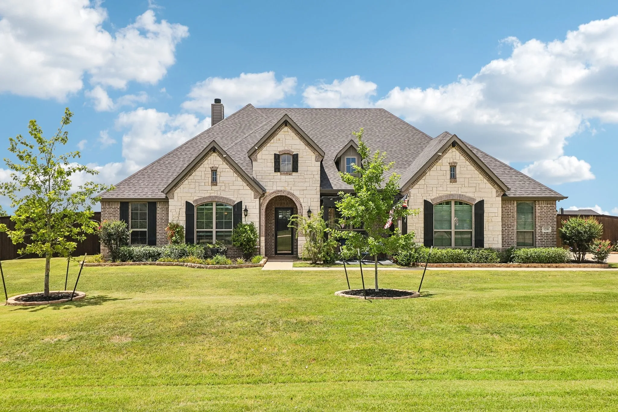 Single Family Residence For Sale in Ellis County , 1210 Bosque Lane, Midlothian, Texas 76065, 4 Bedroom, 3 Bathroom, 3 Garage spaces, 3,058 Sqft, built in 2020, mls#21327179, Real Estate Agent in Midlothian, Homes For Sale in Ellis county, Homes For Sale in Midlothian, Realtor in Midlothian Texas, Real Estate Brokerage Independent Realty Texas, Luminita Cordes Realtor
