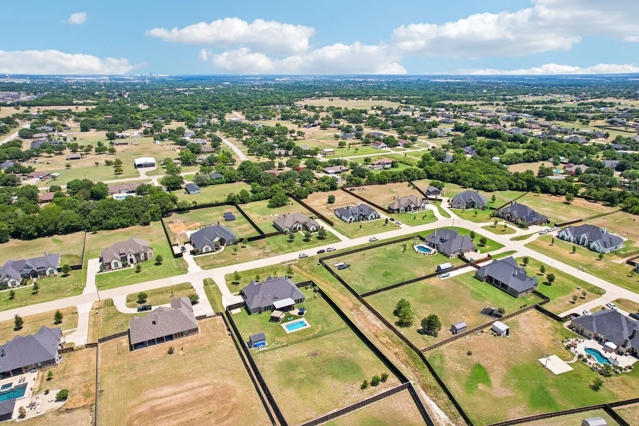 Single Family Residence For Sale in Ellis County , 1210 Bosque Lane, Midlothian, Texas 76065, 4 Bedroom, 3 Bathroom, 3 Garage spaces, 3,058 Sqft, built in 2020, mls#21327179, Real Estate Agent in Midlothian, Homes For Sale in Ellis county, Homes For Sale in Midlothian, Realtor in Midlothian Texas, Real Estate Brokerage Independent Realty Texas, Luminita Cordes Realtor