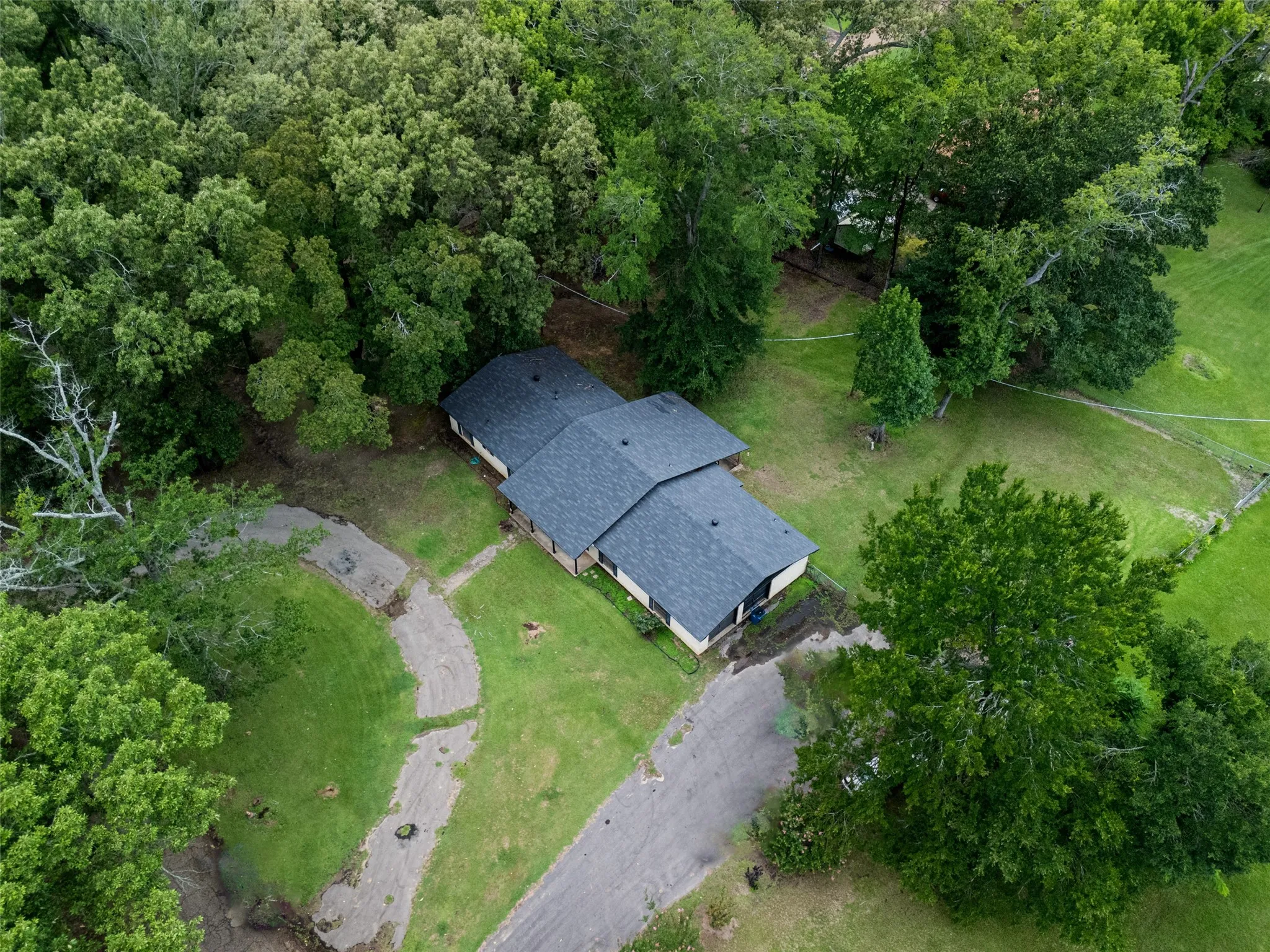 Single Family Residence For Sale in Morris County , 104 N Timberlane, Lone Star, Texas 75668, 4 Bedroom, 2 Bathroom, 2 Garage spaces, 2,233 Sqft, built in 1966, mls#21316273, Real Estate Agent in Lone Star, Homes For Sale in Morris county, Homes For Sale in Lone Star, Realtor in Lone Star Texas, Real Estate Brokerage Independent Realty Texas, Luminita Cordes Realtor