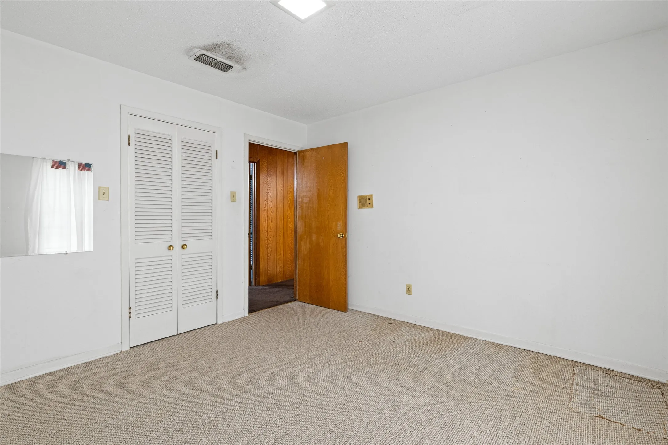 Single Family Residence For Sale in Morris County , 104 N Timberlane, Lone Star, Texas 75668, 4 Bedroom, 2 Bathroom, 2 Garage spaces, 2,233 Sqft, built in 1966, mls#21316273, Real Estate Agent in Lone Star, Homes For Sale in Morris county, Homes For Sale in Lone Star, Realtor in Lone Star Texas, Real Estate Brokerage Independent Realty Texas, Luminita Cordes Realtor