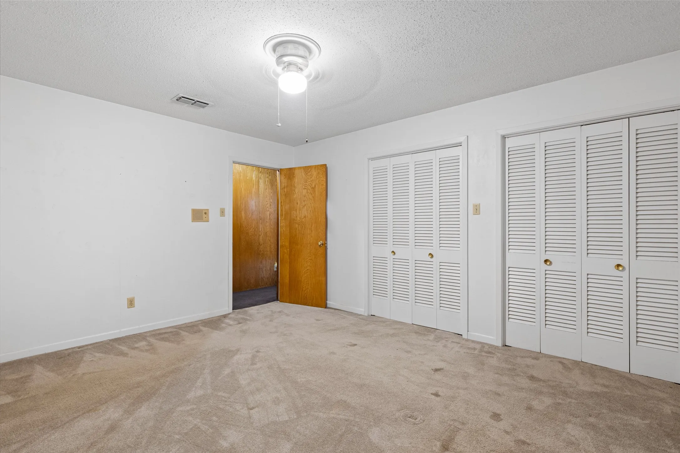 Single Family Residence For Sale in Morris County , 104 N Timberlane, Lone Star, Texas 75668, 4 Bedroom, 2 Bathroom, 2 Garage spaces, 2,233 Sqft, built in 1966, mls#21316273, Real Estate Agent in Lone Star, Homes For Sale in Morris county, Homes For Sale in Lone Star, Realtor in Lone Star Texas, Real Estate Brokerage Independent Realty Texas, Luminita Cordes Realtor