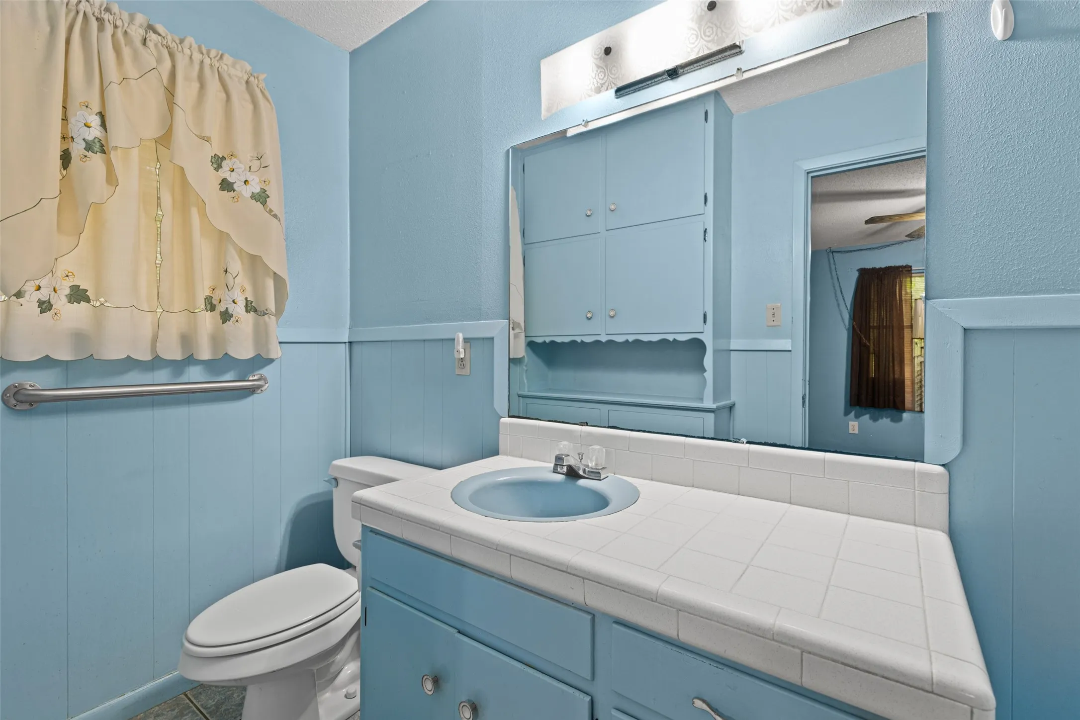 Single Family Residence For Sale in Morris County , 104 N Timberlane, Lone Star, Texas 75668, 4 Bedroom, 2 Bathroom, 2 Garage spaces, 2,233 Sqft, built in 1966, mls#21316273, Real Estate Agent in Lone Star, Homes For Sale in Morris county, Homes For Sale in Lone Star, Realtor in Lone Star Texas, Real Estate Brokerage Independent Realty Texas, Luminita Cordes Realtor