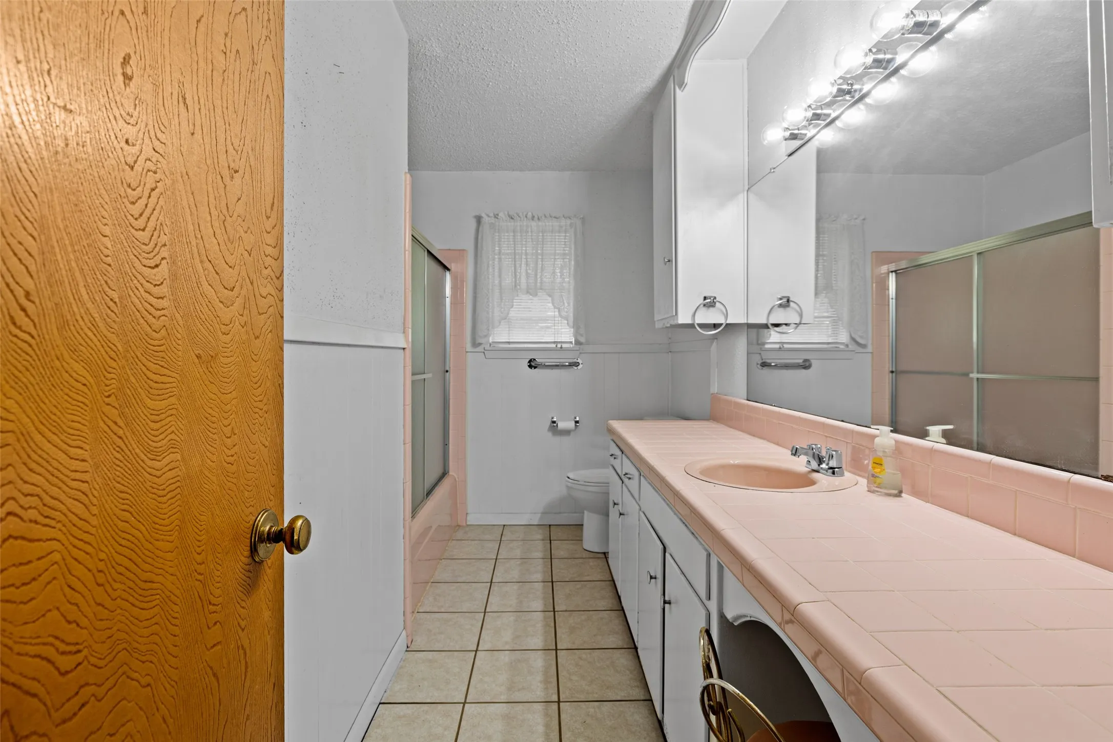 Single Family Residence For Sale in Morris County , 104 N Timberlane, Lone Star, Texas 75668, 4 Bedroom, 2 Bathroom, 2 Garage spaces, 2,233 Sqft, built in 1966, mls#21316273, Real Estate Agent in Lone Star, Homes For Sale in Morris county, Homes For Sale in Lone Star, Realtor in Lone Star Texas, Real Estate Brokerage Independent Realty Texas, Luminita Cordes Realtor