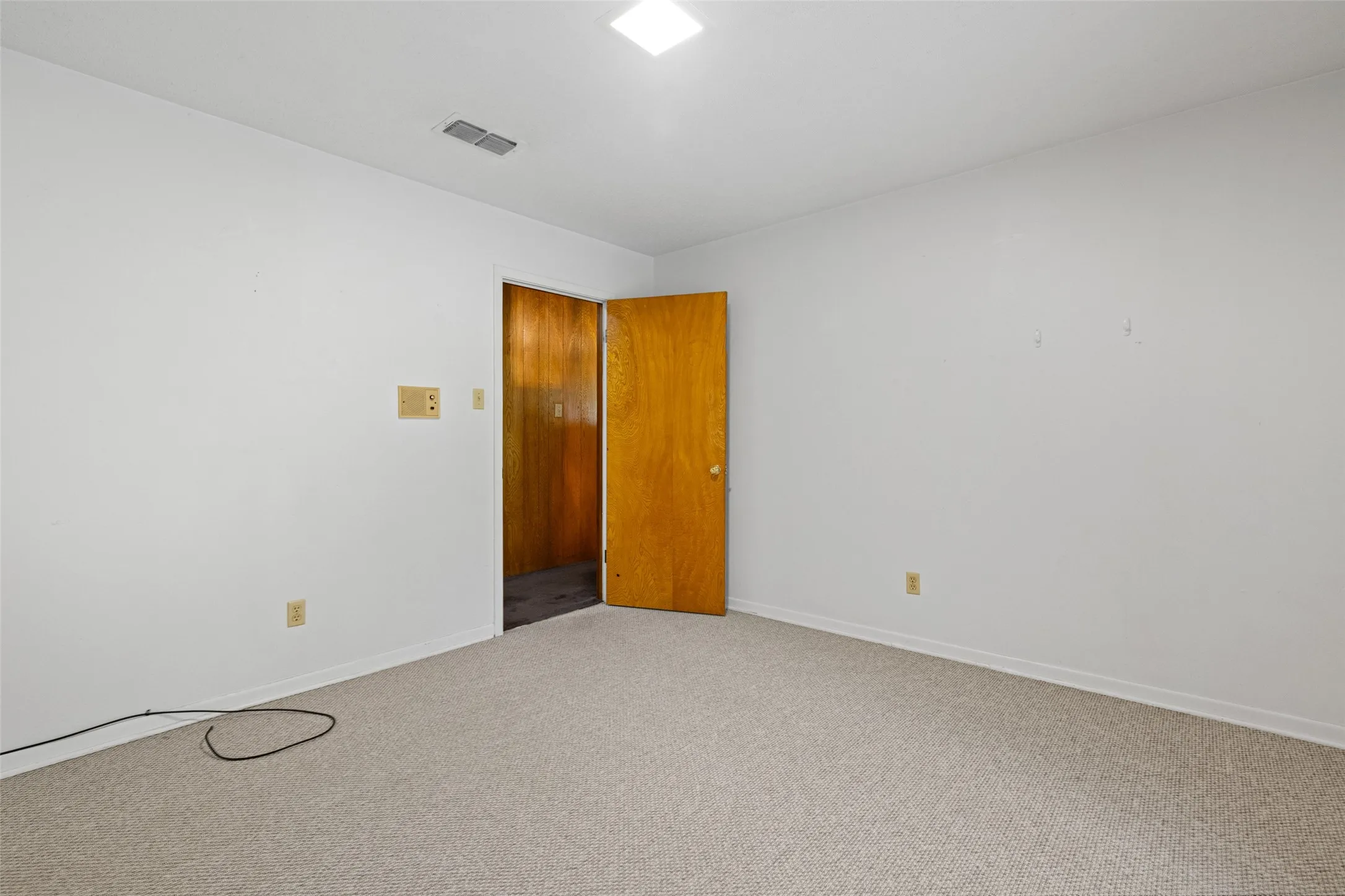 Single Family Residence For Sale in Morris County , 104 N Timberlane, Lone Star, Texas 75668, 4 Bedroom, 2 Bathroom, 2 Garage spaces, 2,233 Sqft, built in 1966, mls#21316273, Real Estate Agent in Lone Star, Homes For Sale in Morris county, Homes For Sale in Lone Star, Realtor in Lone Star Texas, Real Estate Brokerage Independent Realty Texas, Luminita Cordes Realtor