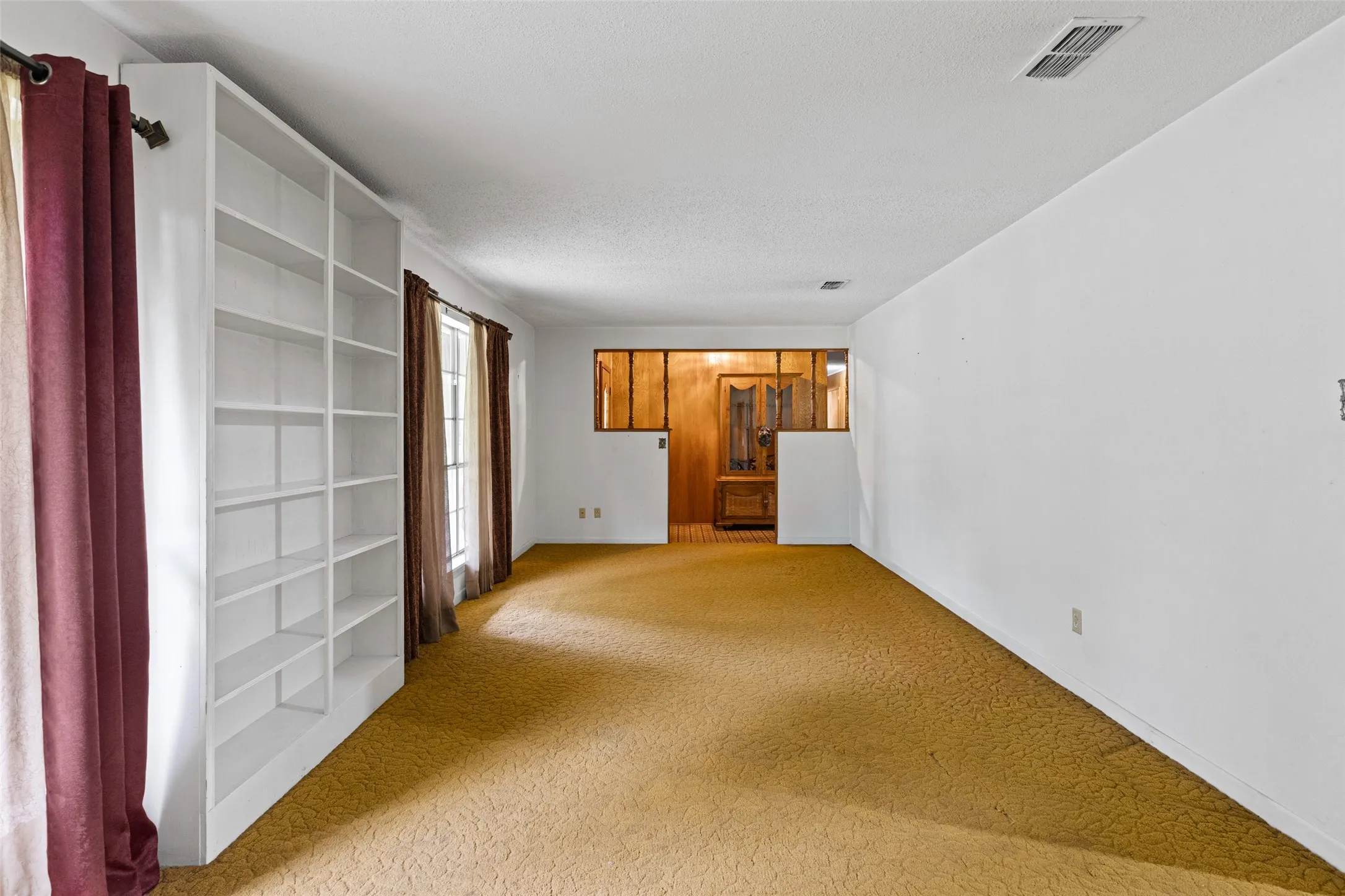 Single Family Residence For Sale in Morris County , 104 N Timberlane, Lone Star, Texas 75668, 4 Bedroom, 2 Bathroom, 2 Garage spaces, 2,233 Sqft, built in 1966, mls#21316273, Real Estate Agent in Lone Star, Homes For Sale in Morris county, Homes For Sale in Lone Star, Realtor in Lone Star Texas, Real Estate Brokerage Independent Realty Texas, Luminita Cordes Realtor