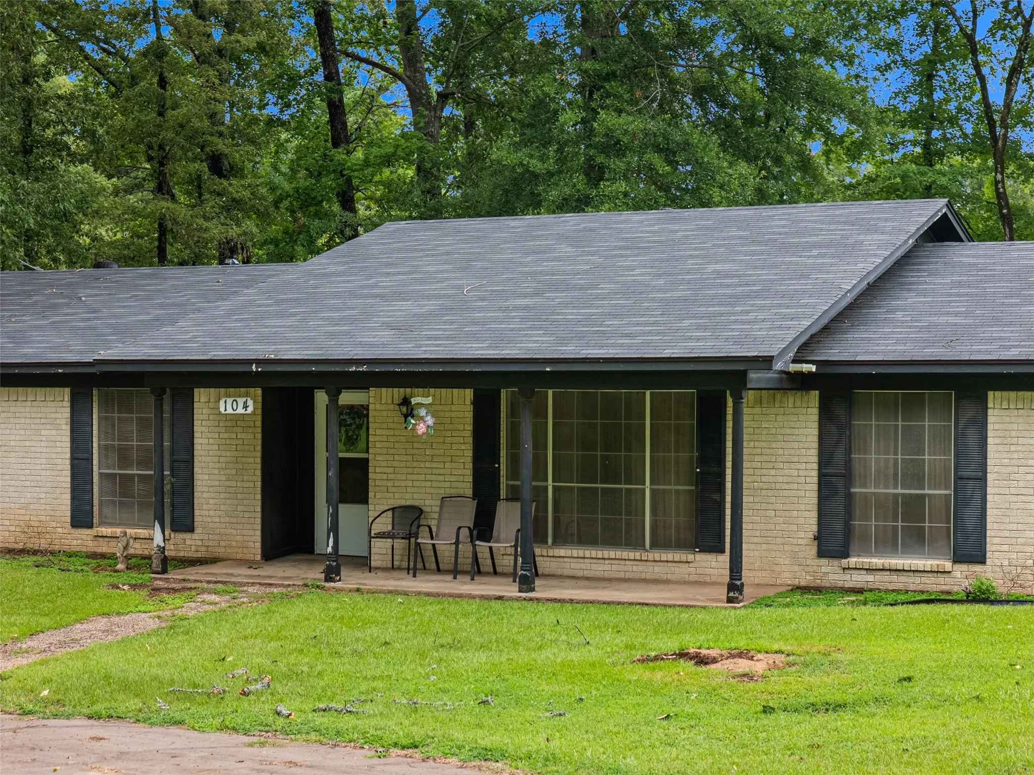 Single Family Residence For Sale in Morris County , 104 N Timberlane, Lone Star, Texas 75668, 4 Bedroom, 2 Bathroom, 2 Garage spaces, 2,233 Sqft, built in 1966, mls#21316273, Real Estate Agent in Lone Star, Homes For Sale in Morris county, Homes For Sale in Lone Star, Realtor in Lone Star Texas, Real Estate Brokerage Independent Realty Texas, Luminita Cordes Realtor