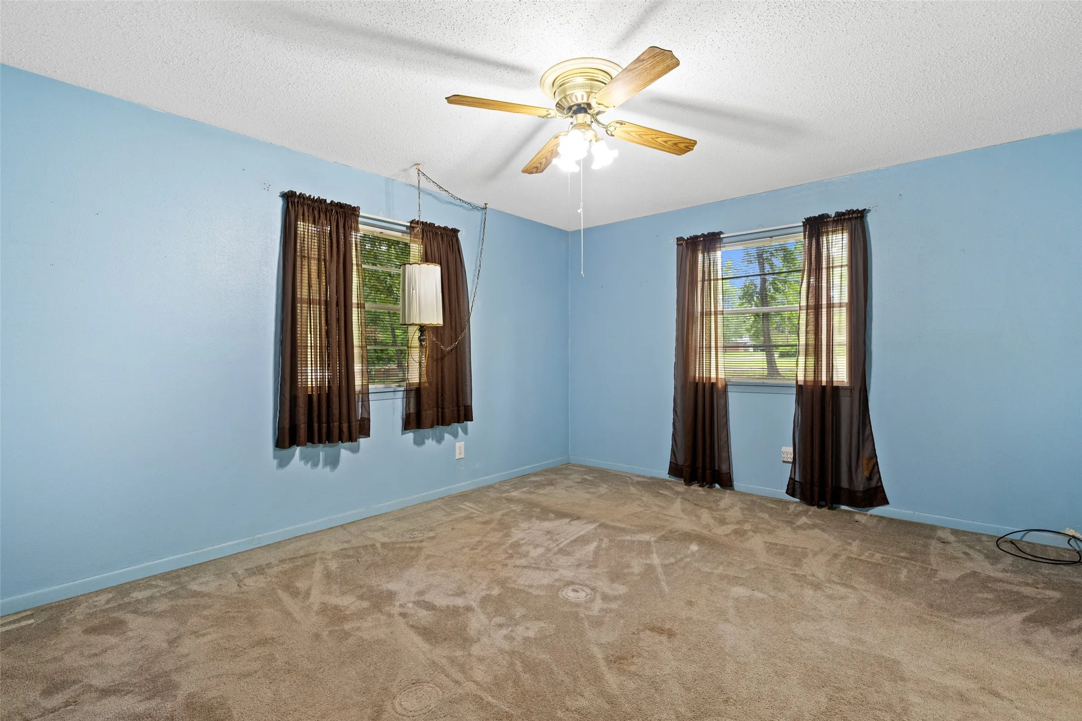 Single Family Residence For Sale in Morris County , 104 N Timberlane, Lone Star, Texas 75668, 4 Bedroom, 2 Bathroom, 2 Garage spaces, 2,233 Sqft, built in 1966, mls#21316273, Real Estate Agent in Lone Star, Homes For Sale in Morris county, Homes For Sale in Lone Star, Realtor in Lone Star Texas, Real Estate Brokerage Independent Realty Texas, Luminita Cordes Realtor