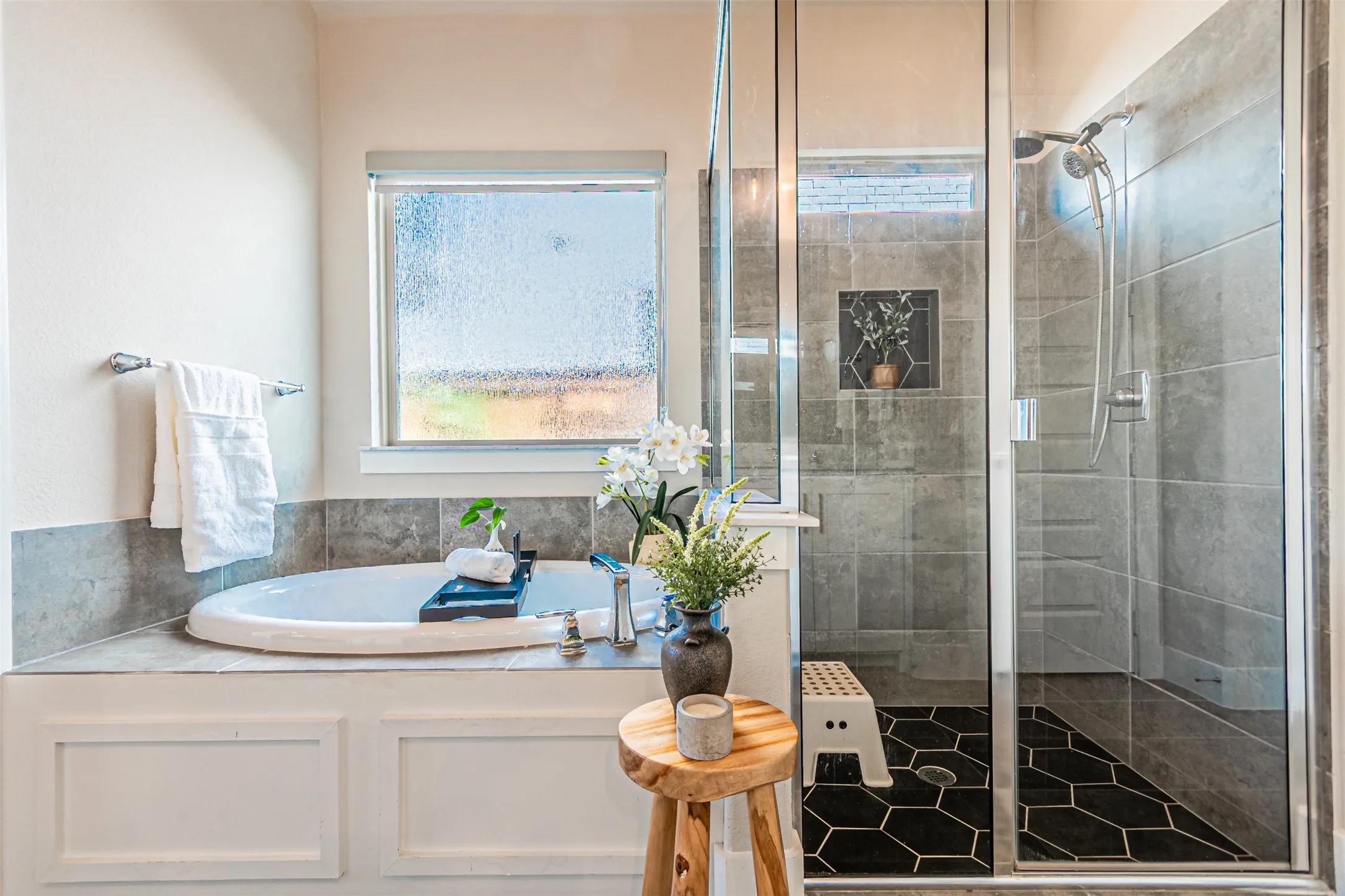 Soaking tub with tiled surround and wainscoting base