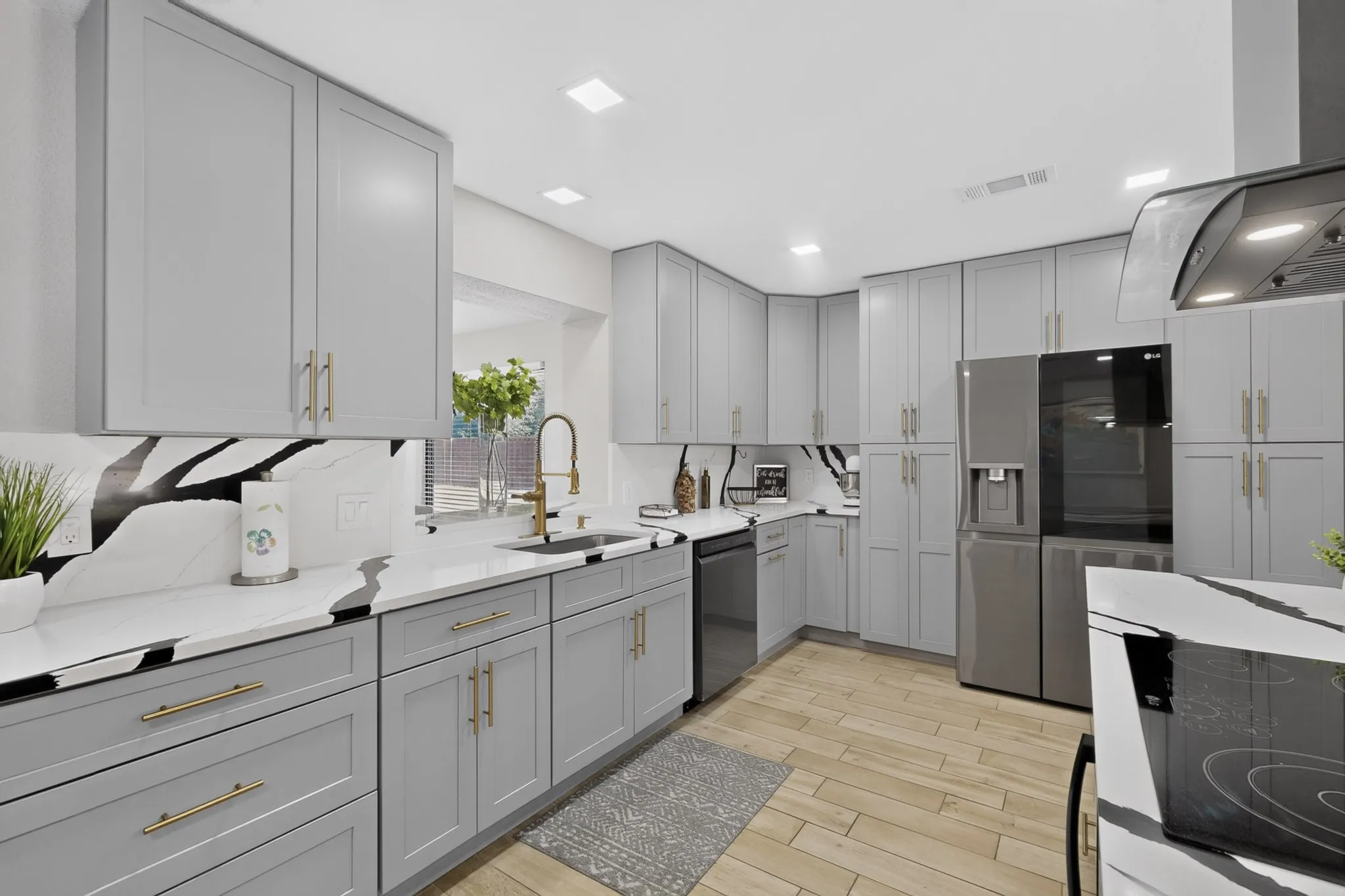 Single Family Residence For Rent in Tarrant County , 928 Columbus Court, Bedford, Texas 76022, 4 Bedroom, 3 Bathroom, 2 Garage spaces, 1,859 Sqft, built in 1974, mls#21327252, Real Estate Agent in Bedford, Homes For Rent in Tarrant county, Homes For Rent in Bedford, Realtor in Bedford Texas, Real Estate Brokerage Independent Realty Texas, Luminita Cordes Realtor