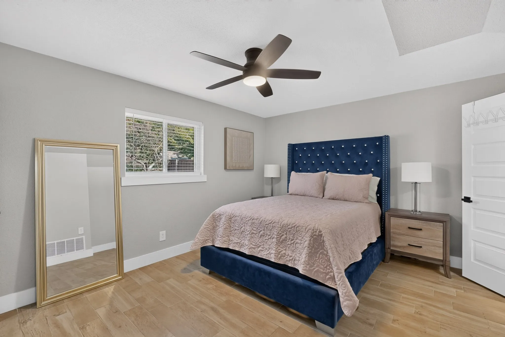 Single Family Residence For Rent in Tarrant County , 928 Columbus Court, Bedford, Texas 76022, 4 Bedroom, 3 Bathroom, 2 Garage spaces, 1,859 Sqft, built in 1974, mls#21327252, Real Estate Agent in Bedford, Homes For Rent in Tarrant county, Homes For Rent in Bedford, Realtor in Bedford Texas, Real Estate Brokerage Independent Realty Texas, Luminita Cordes Realtor
