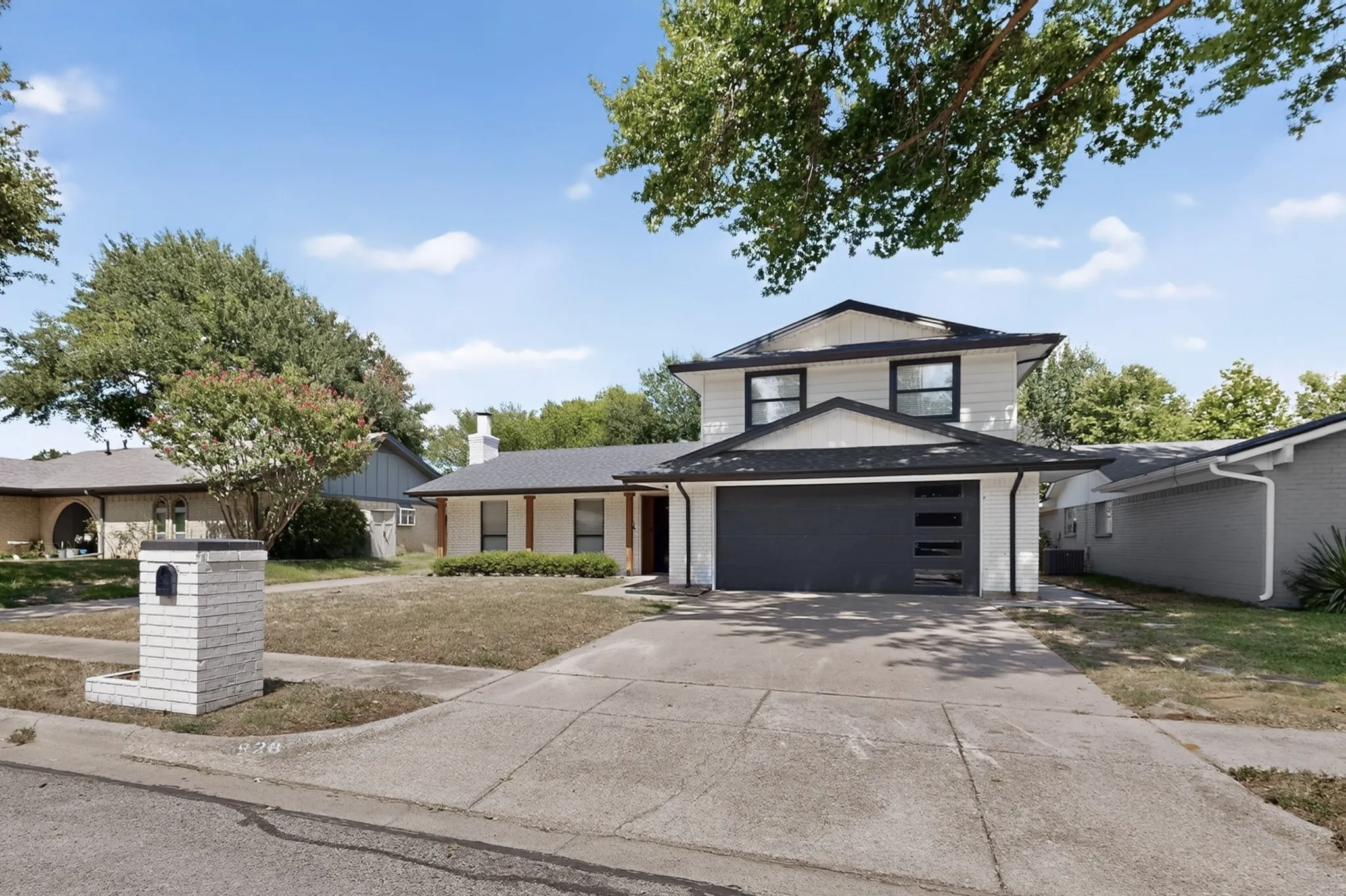 Single Family Residence For Rent in Tarrant County , 928 Columbus Court, Bedford, Texas 76022, 4 Bedroom, 3 Bathroom, 2 Garage spaces, 1,859 Sqft, built in 1974, mls#21327252, Real Estate Agent in Bedford, Homes For Rent in Tarrant county, Homes For Rent in Bedford, Realtor in Bedford Texas, Real Estate Brokerage Independent Realty Texas, Luminita Cordes Realtor