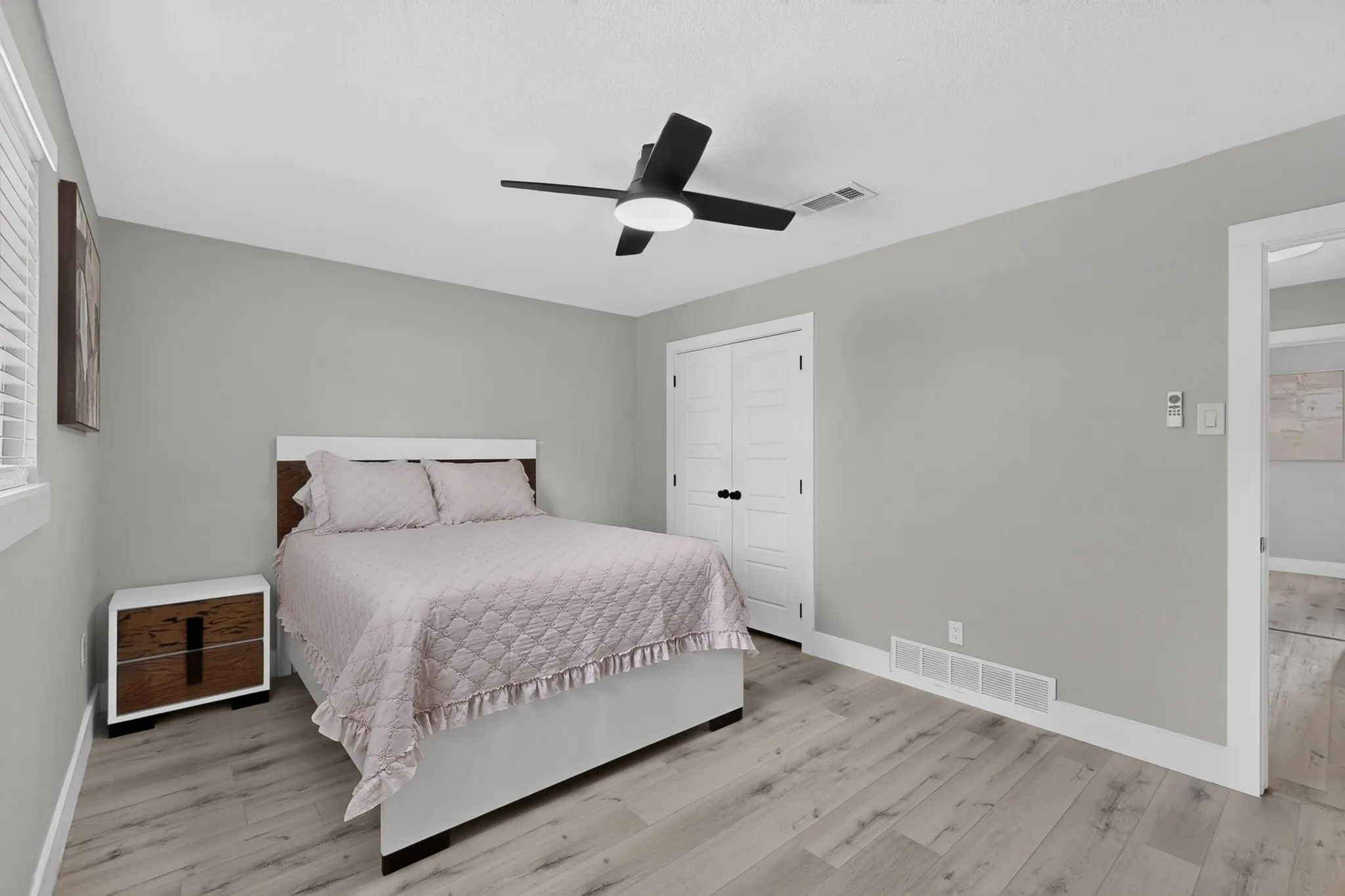 Single Family Residence For Rent in Tarrant County , 928 Columbus Court, Bedford, Texas 76022, 4 Bedroom, 3 Bathroom, 2 Garage spaces, 1,859 Sqft, built in 1974, mls#21327252, Real Estate Agent in Bedford, Homes For Rent in Tarrant county, Homes For Rent in Bedford, Realtor in Bedford Texas, Real Estate Brokerage Independent Realty Texas, Luminita Cordes Realtor