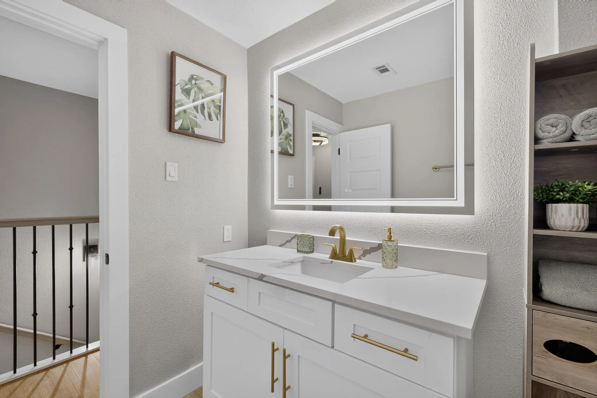 Single Family Residence For Rent in Tarrant County , 928 Columbus Court, Bedford, Texas 76022, 4 Bedroom, 3 Bathroom, 2 Garage spaces, 1,859 Sqft, built in 1974, mls#21327252, Real Estate Agent in Bedford, Homes For Rent in Tarrant county, Homes For Rent in Bedford, Realtor in Bedford Texas, Real Estate Brokerage Independent Realty Texas, Luminita Cordes Realtor