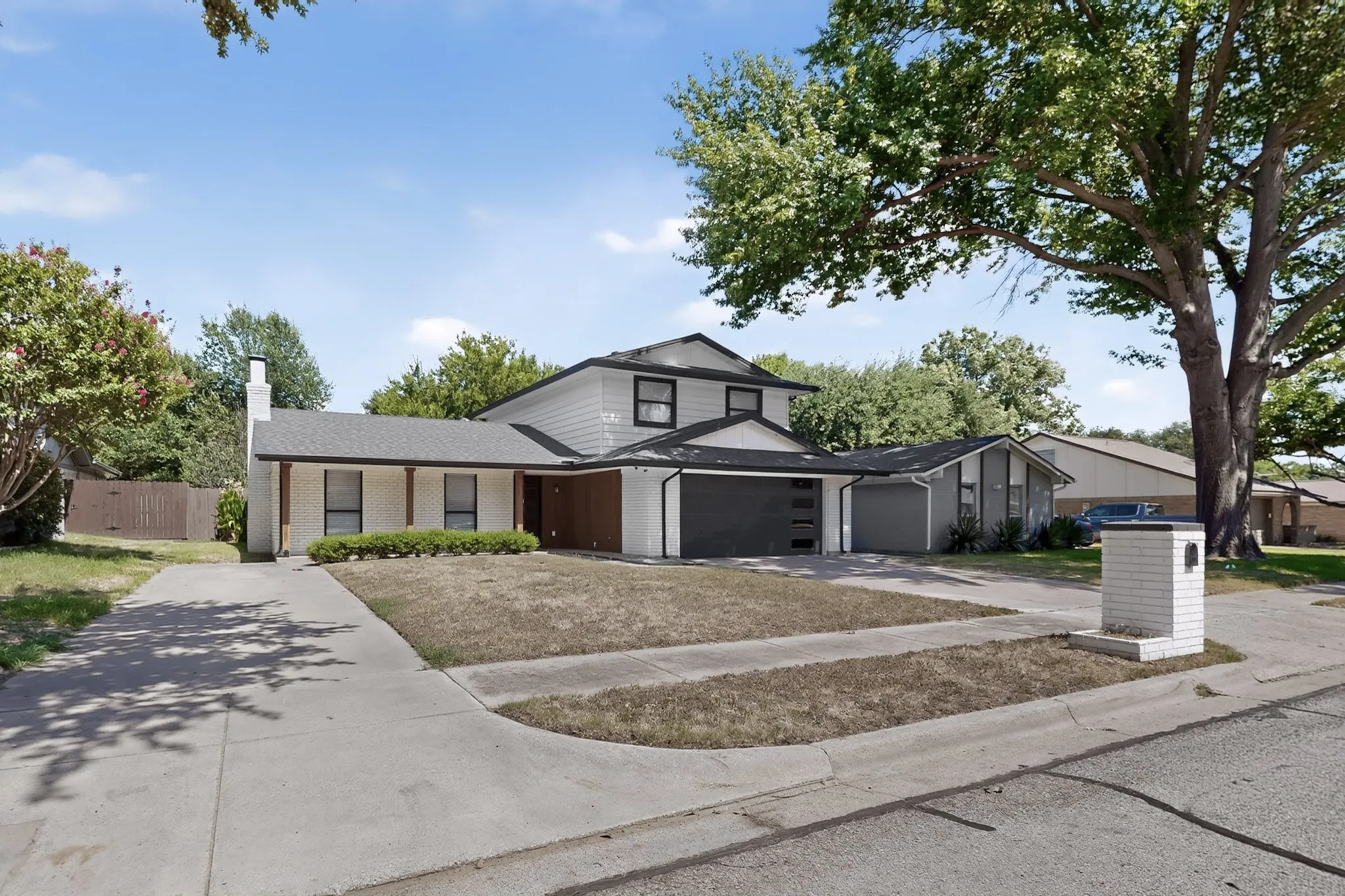 Single Family Residence For Rent in Tarrant County , 928 Columbus Court, Bedford, Texas 76022, 4 Bedroom, 3 Bathroom, 2 Garage spaces, 1,859 Sqft, built in 1974, mls#21327252, Real Estate Agent in Bedford, Homes For Rent in Tarrant county, Homes For Rent in Bedford, Realtor in Bedford Texas, Real Estate Brokerage Independent Realty Texas, Luminita Cordes Realtor