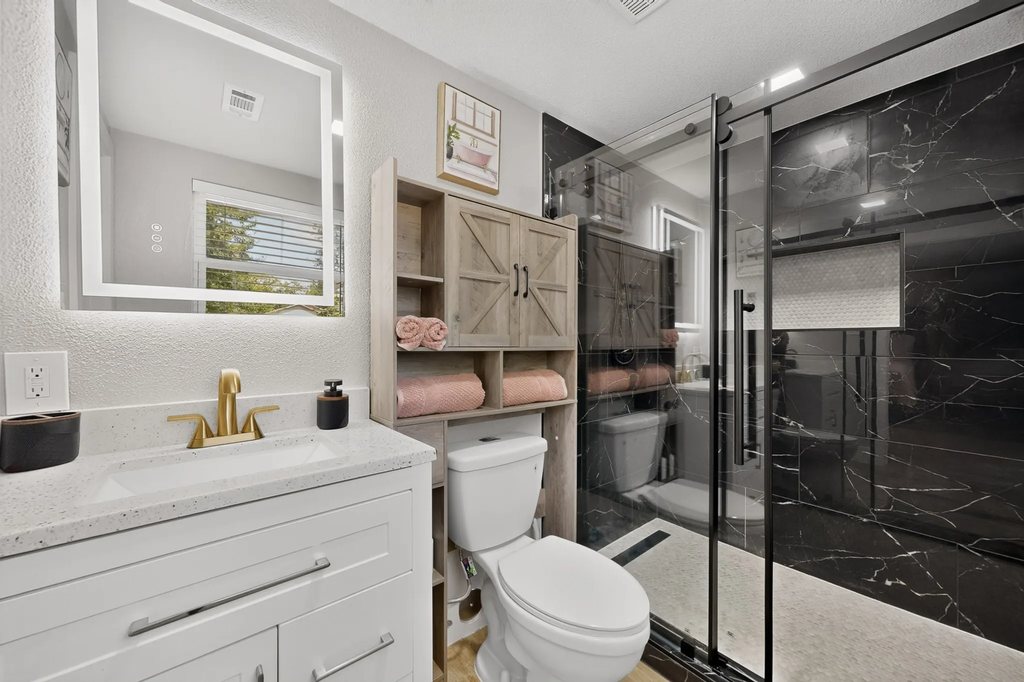 Single Family Residence For Rent in Tarrant County , 928 Columbus Court, Bedford, Texas 76022, 4 Bedroom, 3 Bathroom, 2 Garage spaces, 1,859 Sqft, built in 1974, mls#21327252, Real Estate Agent in Bedford, Homes For Rent in Tarrant county, Homes For Rent in Bedford, Realtor in Bedford Texas, Real Estate Brokerage Independent Realty Texas, Luminita Cordes Realtor