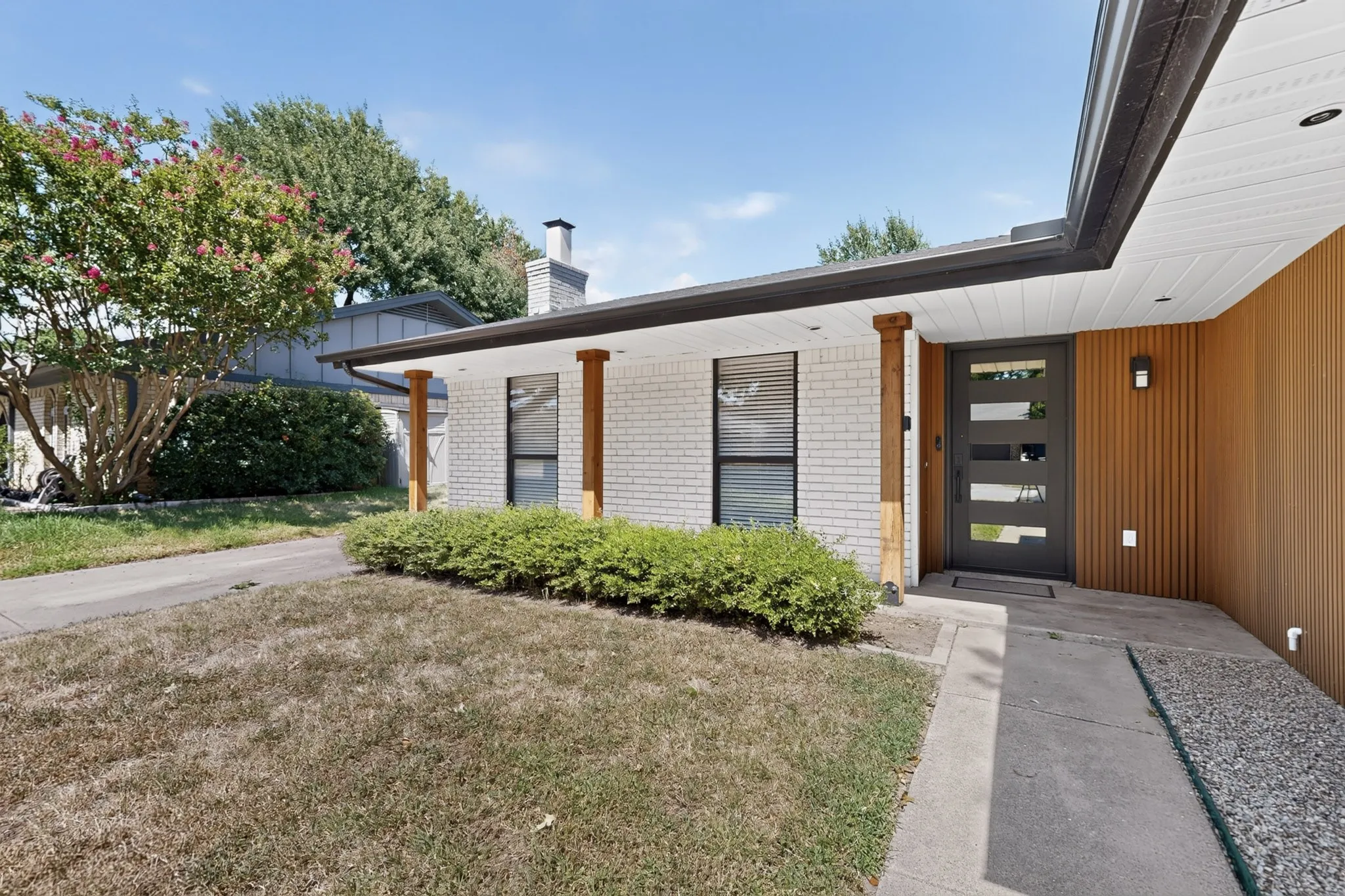 Single Family Residence For Rent in Tarrant County , 928 Columbus Court, Bedford, Texas 76022, 4 Bedroom, 3 Bathroom, 2 Garage spaces, 1,859 Sqft, built in 1974, mls#21327252, Real Estate Agent in Bedford, Homes For Rent in Tarrant county, Homes For Rent in Bedford, Realtor in Bedford Texas, Real Estate Brokerage Independent Realty Texas, Luminita Cordes Realtor
