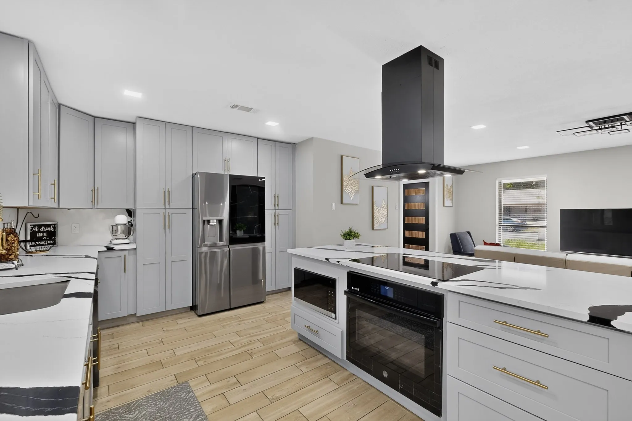 Single Family Residence For Rent in Tarrant County , 928 Columbus Court, Bedford, Texas 76022, 4 Bedroom, 3 Bathroom, 2 Garage spaces, 1,859 Sqft, built in 1974, mls#21327252, Real Estate Agent in Bedford, Homes For Rent in Tarrant county, Homes For Rent in Bedford, Realtor in Bedford Texas, Real Estate Brokerage Independent Realty Texas, Luminita Cordes Realtor