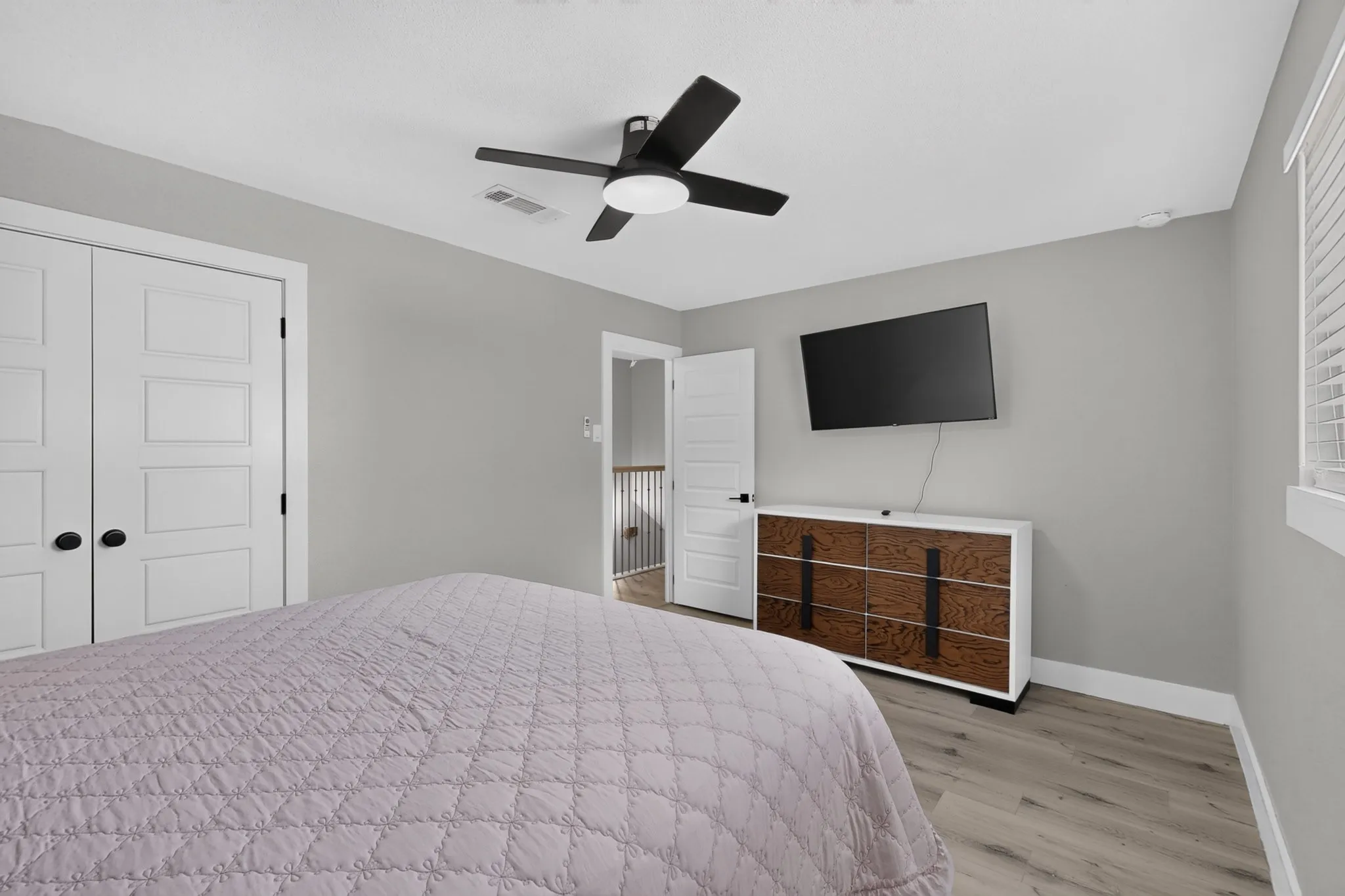 Single Family Residence For Rent in Tarrant County , 928 Columbus Court, Bedford, Texas 76022, 4 Bedroom, 3 Bathroom, 2 Garage spaces, 1,859 Sqft, built in 1974, mls#21327252, Real Estate Agent in Bedford, Homes For Rent in Tarrant county, Homes For Rent in Bedford, Realtor in Bedford Texas, Real Estate Brokerage Independent Realty Texas, Luminita Cordes Realtor