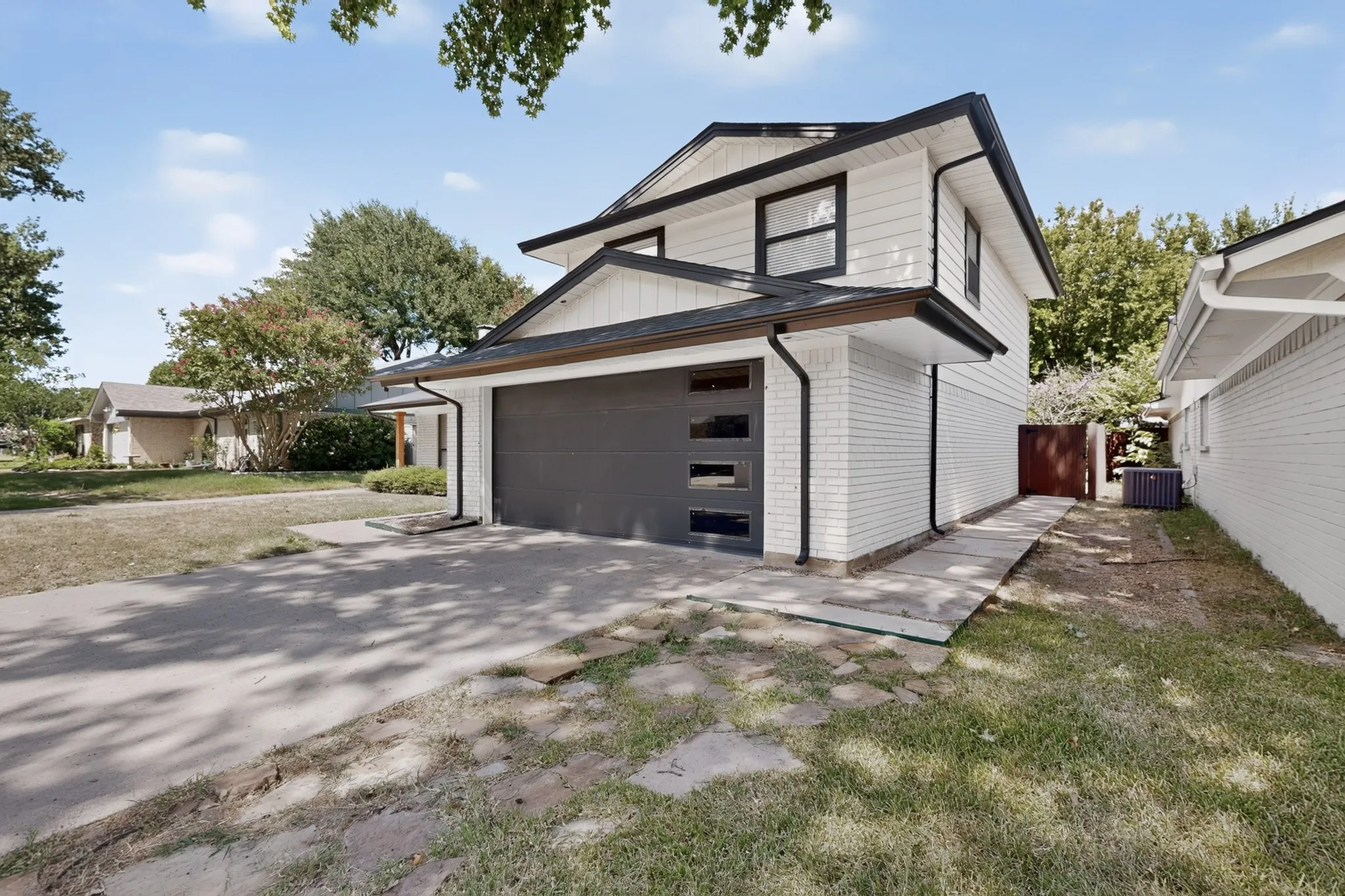 Single Family Residence For Rent in Tarrant County , 928 Columbus Court, Bedford, Texas 76022, 4 Bedroom, 3 Bathroom, 2 Garage spaces, 1,859 Sqft, built in 1974, mls#21327252, Real Estate Agent in Bedford, Homes For Rent in Tarrant county, Homes For Rent in Bedford, Realtor in Bedford Texas, Real Estate Brokerage Independent Realty Texas, Luminita Cordes Realtor