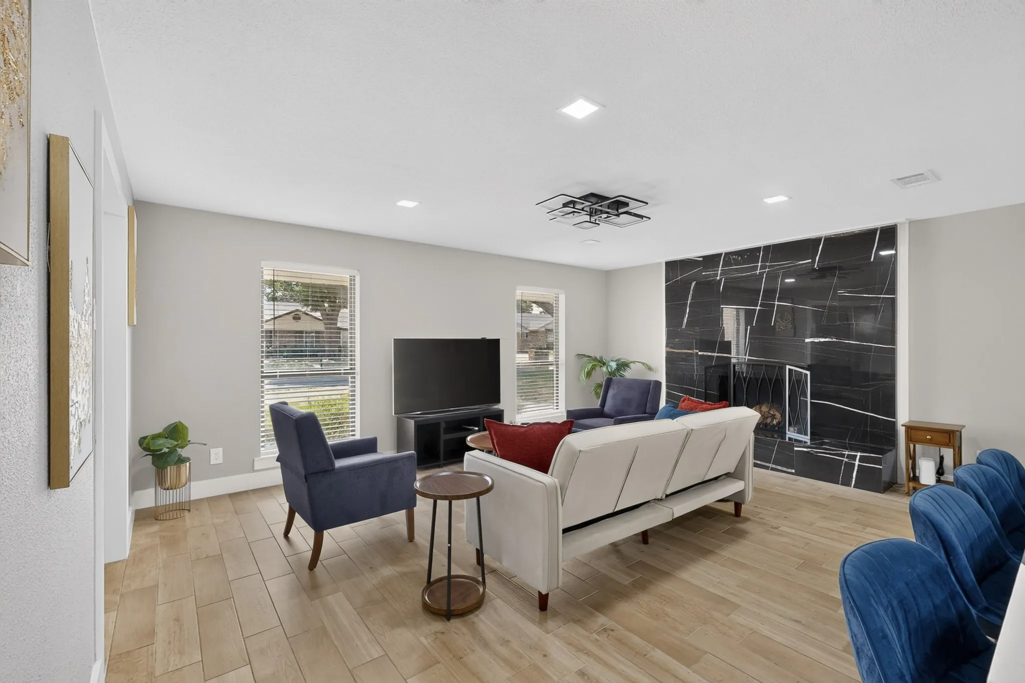 Single Family Residence For Rent in Tarrant County , 928 Columbus Court, Bedford, Texas 76022, 4 Bedroom, 3 Bathroom, 2 Garage spaces, 1,859 Sqft, built in 1974, mls#21327252, Real Estate Agent in Bedford, Homes For Rent in Tarrant county, Homes For Rent in Bedford, Realtor in Bedford Texas, Real Estate Brokerage Independent Realty Texas, Luminita Cordes Realtor